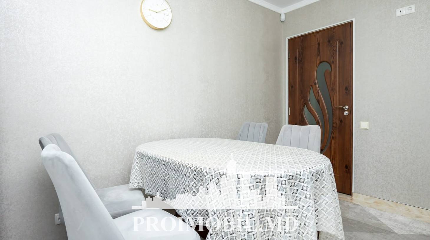 https://images.proimobil.md/Dh9o-zm2N851euwwdjp_GcHrceiRY97duugoZAWu9mI/watermark:0.75:so:0:30:0.39/resize:fill:1460:816:1/gravity:ce/bG9jYWw6Ly8vZXN0YXRlL2xyLzAxYWU3MWU4LWRlNjgtNDk4Zi04MTJmLWI4OGU1MWMwNzlkOS5qcGVn