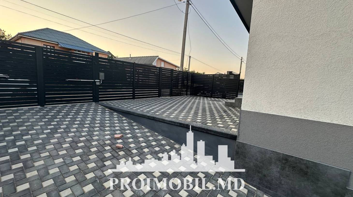 https://images.proimobil.md/DiuUqd5MnNvnMCI139KOgH_cMAcI-h9rqj_3BAq6dAw/watermark:0.75:so:0:30:0.39/resize:fill:1460:816:1/gravity:ce/bG9jYWw6Ly8vZXN0YXRlL2xyL2Q2MWE2N2E3LWJiNDEtNDgyNy1hMGY5LTI1NmZmYzU2ODIyNS5qcGVn