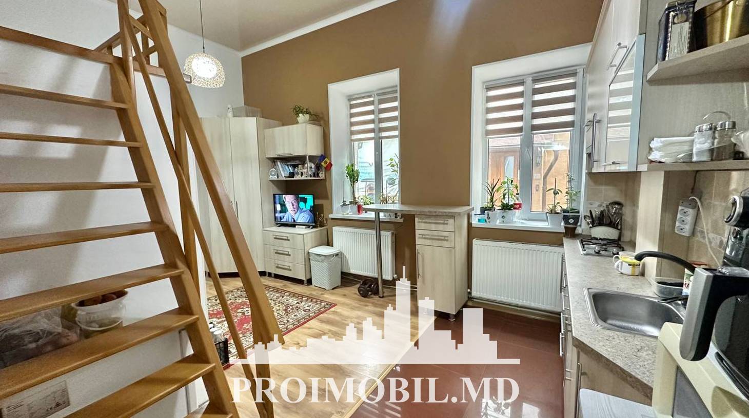 https://images.proimobil.md/DkAJAjA9s8zD3cwvc6iGszc60147BI2WW9hLVKmFVGc/watermark:0.75:so:0:30:0.39/resize:fill:1460:816:1/gravity:ce/bG9jYWw6Ly8vZXN0YXRlL2xyL2ExYTNiMGMyLTkzZTQtNDIzYy05ODRjLTZmMTY5OTgxNWMyYS5qcGVn