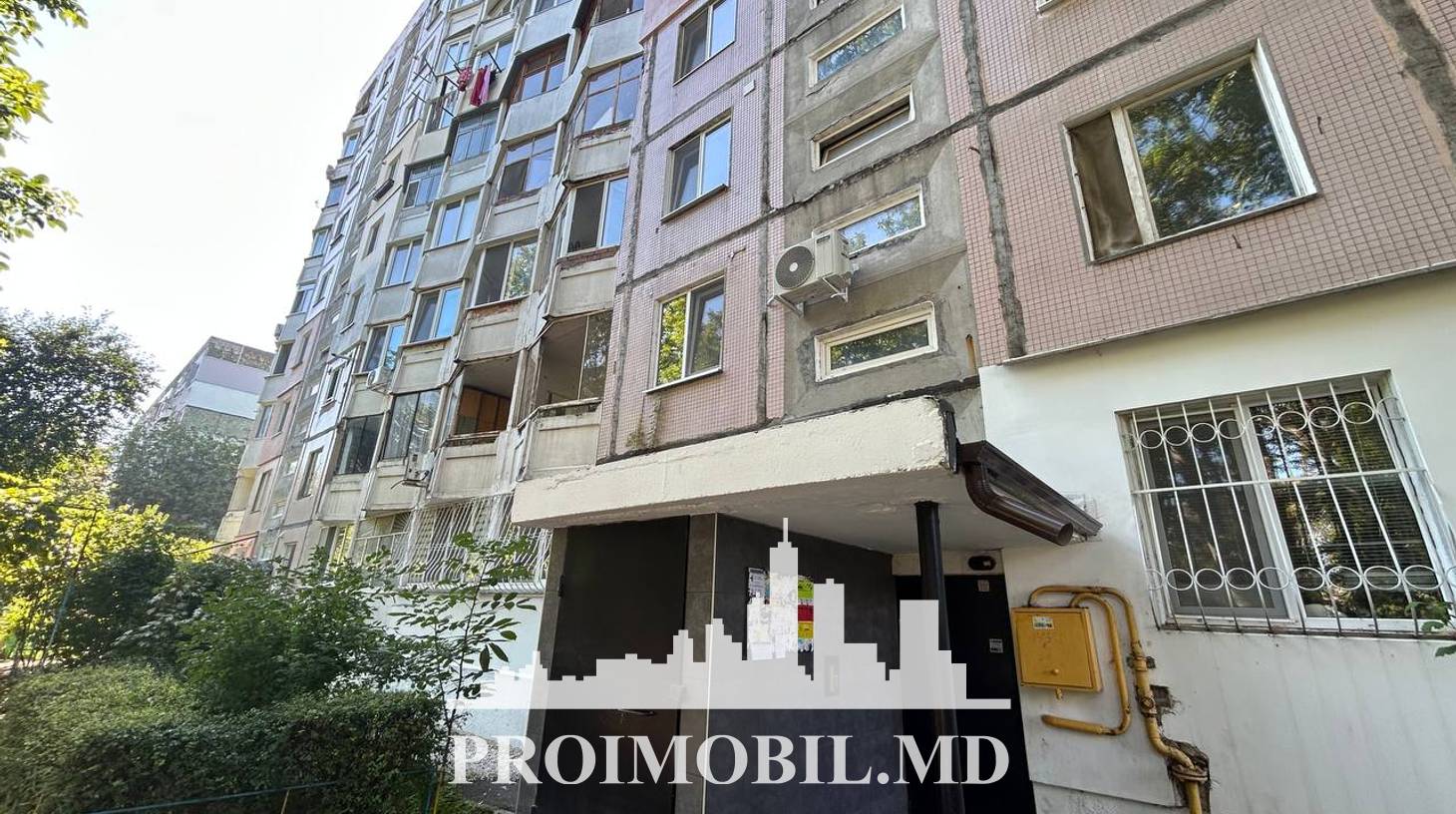 https://images.proimobil.md/DkBg_ni-V35YAJmTVKeReppYajW2Q6c8tl45qqO8DqM/watermark:0.75:so:0:30:0.39/resize:fill:1460:816:1/gravity:ce/bG9jYWw6Ly8vZXN0YXRlL2xyLzUxYTgwZTQ3LTU5MTAtNDQ3Ny04Zjk2LTk1YTBiNzhlZmEzNy5qcGVn
