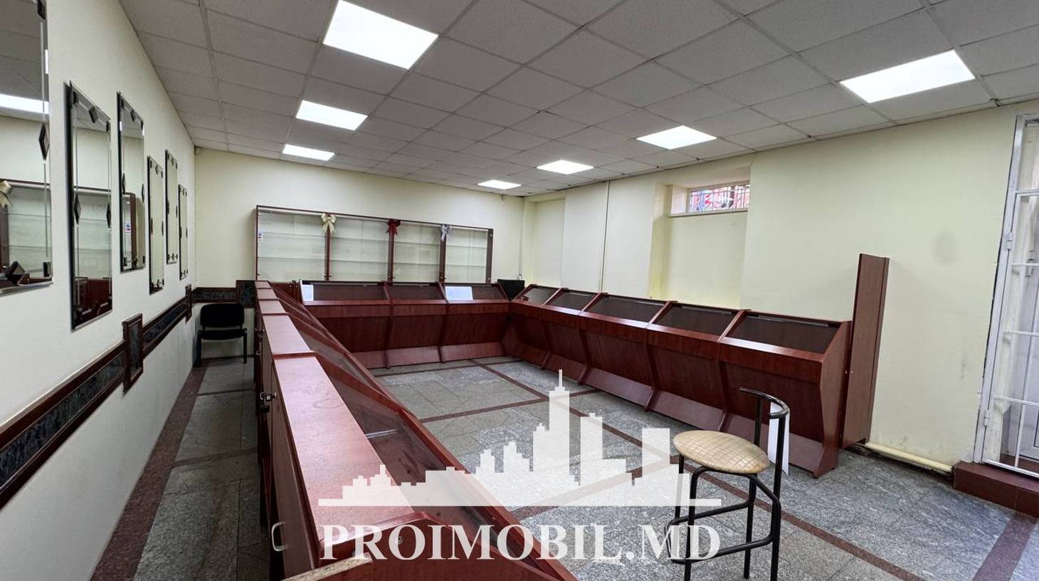 https://images.proimobil.md/DmTx3ZOPvSoq8C83o9pXqlO2v9B5KwpOwwDro72cCck/watermark:0.75:so:0:30:0.39/resize:fill:1460:816:1/gravity:ce/bG9jYWw6Ly8vZXN0YXRlL2xyLzJiNWM1NjhjLTE1N2ItNDNjYy04NjU4LTNiNjczYzY1MDkwMC5qcGVn