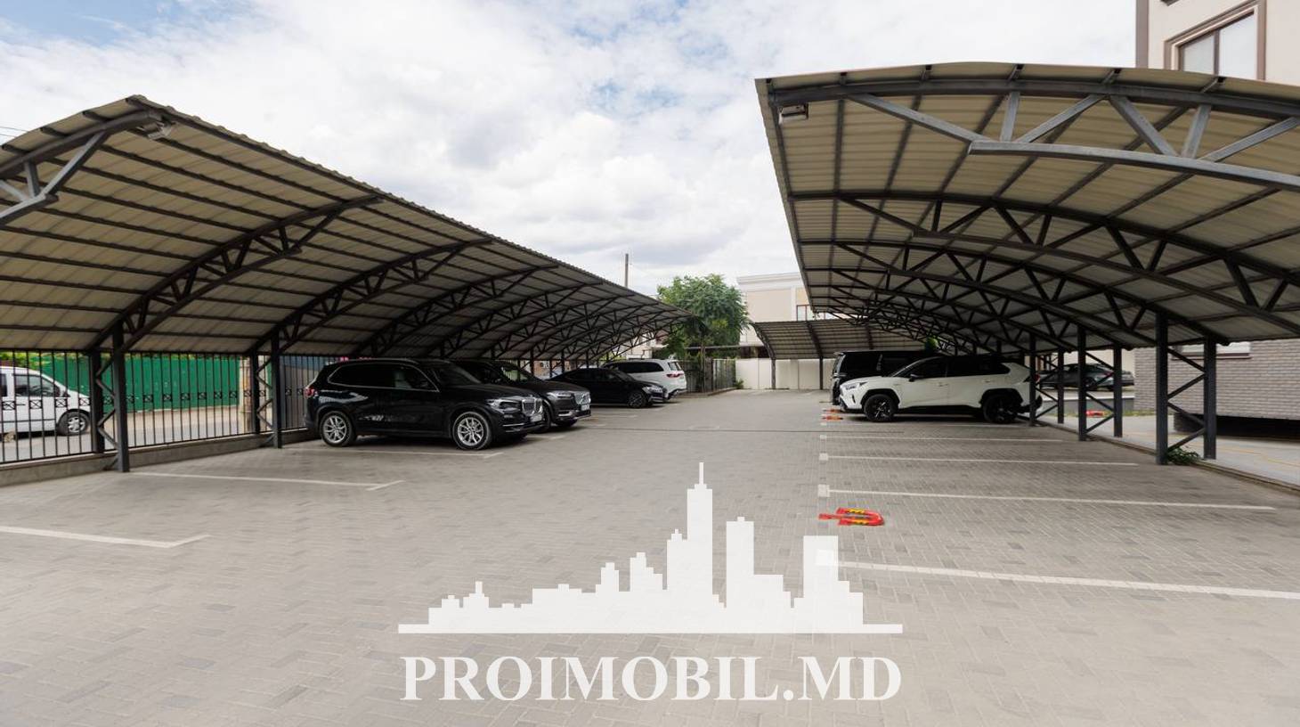 https://images.proimobil.md/DpmF7cEA3OITl2zJ2Vddgg_A5k4Qf233hNxJw6gwE6k/watermark:0.75:so:0:30:0.39/resize:fill:1460:816:1/gravity:ce/bG9jYWw6Ly8vZXN0YXRlL2xyL2Y0ZjI1MWExLTE0YTgtNDNmMS1hMGFiLTQ2ODM0MjlhNTFlOC5qcGVn