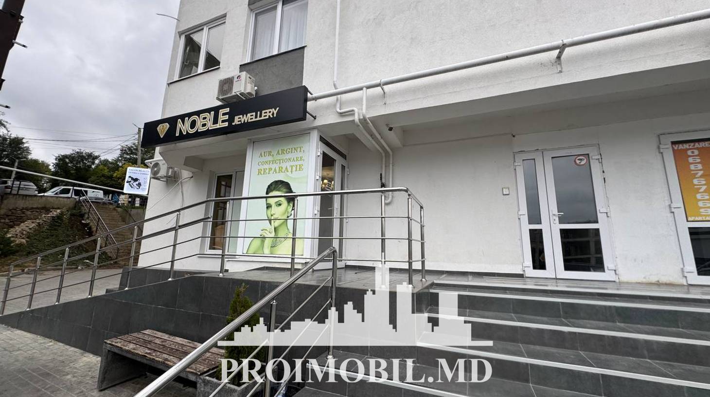 https://images.proimobil.md/DxcuBrc3W5H0xq9G-q0vgTJmv_hx_BIYftYCxrIogj8/watermark:0.75:so:0:30:0.39/resize:fill:1460:816:1/gravity:ce/bG9jYWw6Ly8vZXN0YXRlL2xyL2NkYjk4ZTM5LTg5ODEtNGU1Mi1hNzNjLWQwYTk4OWNhZmQwZC5qcGVn