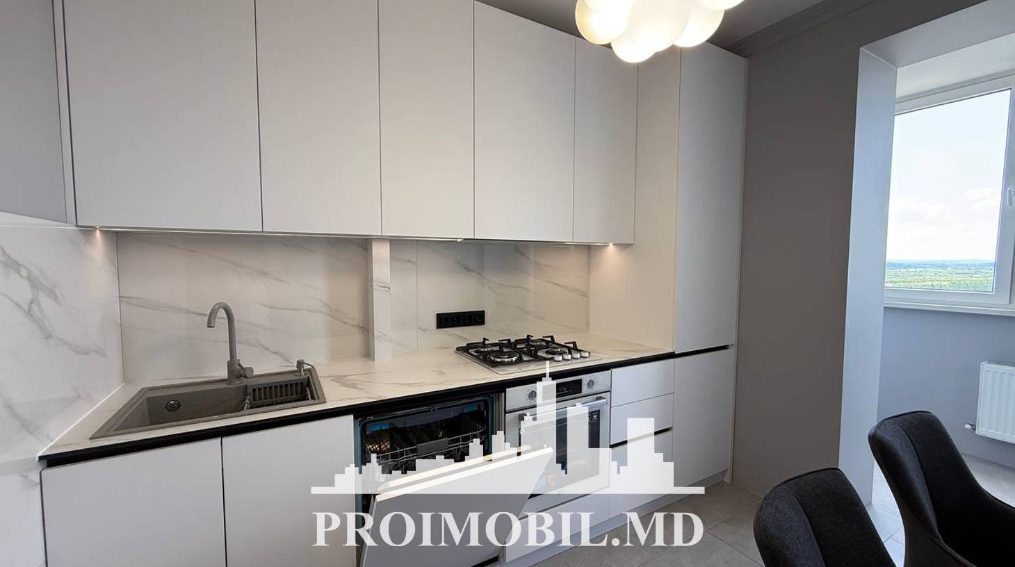 https://images.proimobil.md/E1lo3FAG-N-iJIqSt5BaBUTyMR6cdzjelHX5i4vKIvA/watermark:0.75:so:0:30:0.39/resize:fill:1460:816:1/gravity:ce/bG9jYWw6Ly8vZXN0YXRlL2xyL2Y5M2I3YjYyLWIyNjMtNDg1MS04MzA2LTBmYjVjM2Y0Yjg3My5qcGVn