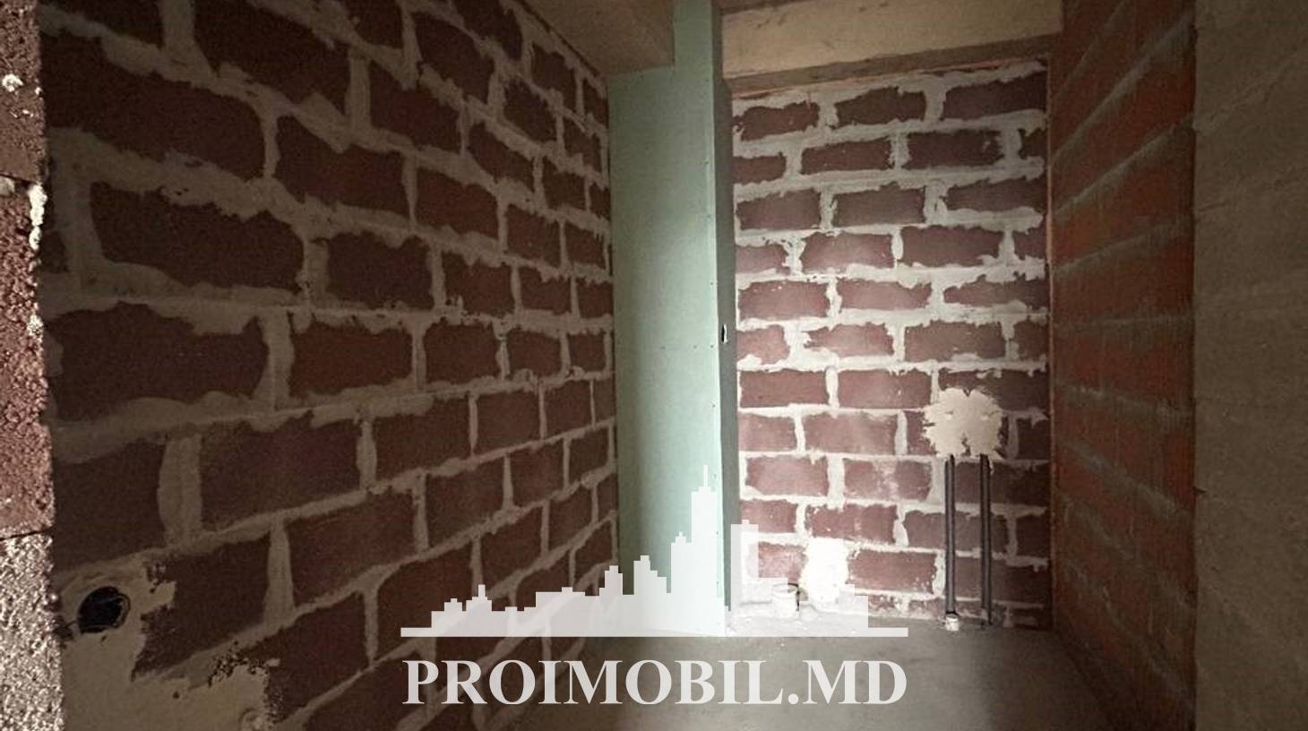 https://images.proimobil.md/E2DK00qVnxpUY3ZPIPqQTGGE9FnBu4hor7K0A3ESRLY/watermark:0.75:so:0:30:0.39/resize:fill:1460:816:1/gravity:ce/bG9jYWw6Ly8vZXN0YXRlL2xyLzA4NGE5ZDFlLTY5OTgtNDJiOC05ZmU4LTA5NjE3OTE4Y2M0ZS5qcGVn