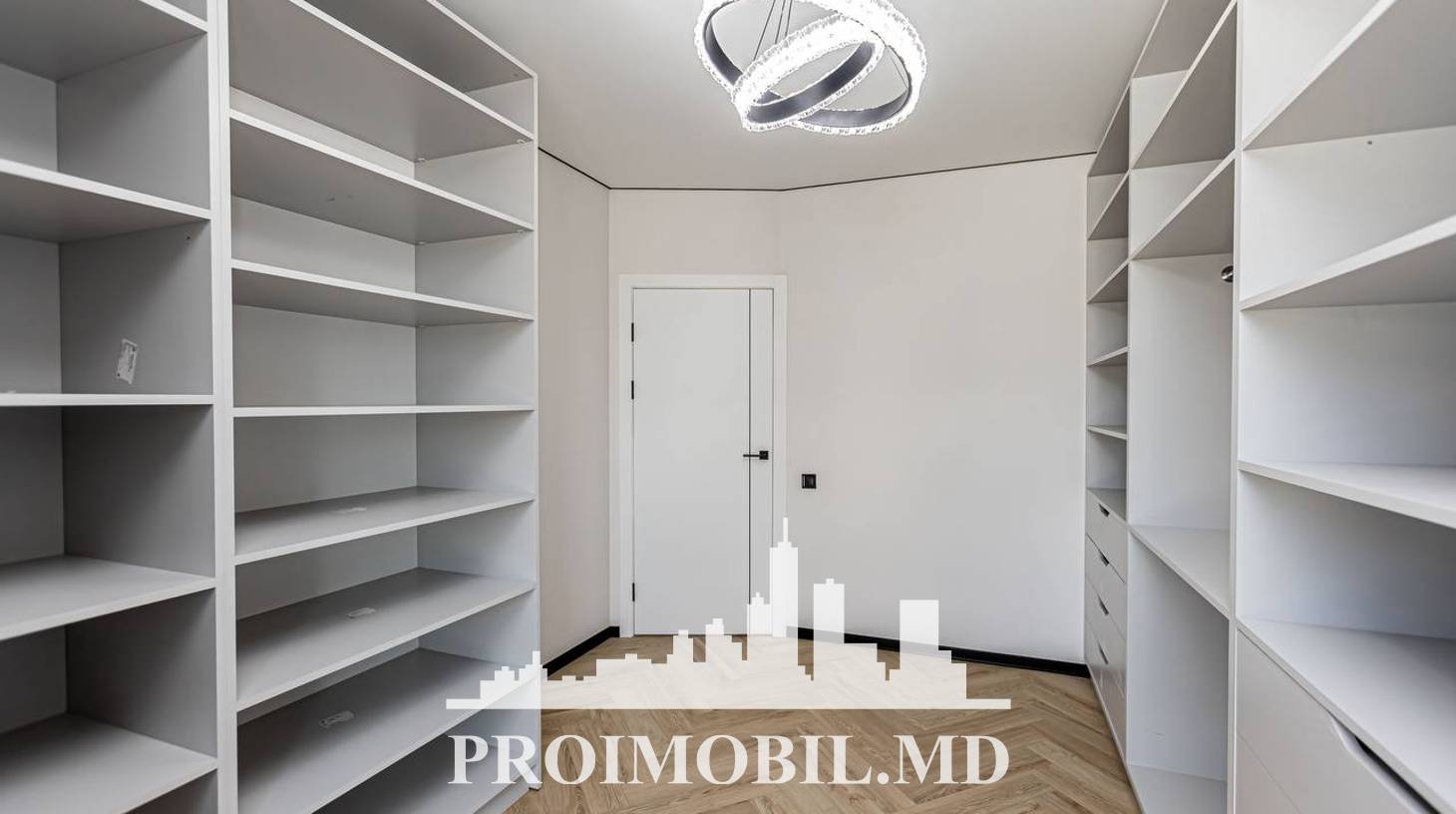 https://images.proimobil.md/E4HmRk19mQzIogeq83r2RfQTTZCXg5TjjXQZ3NOEJLg/watermark:0.75:so:0:30:0.39/resize:fill:1460:816:1/gravity:ce/bG9jYWw6Ly8vZXN0YXRlL2xyLzQ4NWU2Y2JlLWUzMjUtNDk5Ni04ODg0LWMzODgzOWY5M2QxOC5qcGVn
