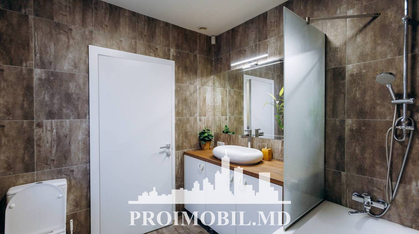 https://images.proimobil.md/E4KpmWuz3Hn-6dJhN23ss_HqcsPjkIpDbGrQGadlyac/watermark:0.75:so:0:30:0.39/resize:fill:1460:816:1/gravity:ce/bG9jYWw6Ly8vZXN0YXRlL2xyL2JiNTZhYTEzLWZiMWQtNGE1ZS05MTZiLTc2NzZkNjcyY2RjZC5qcGVn
