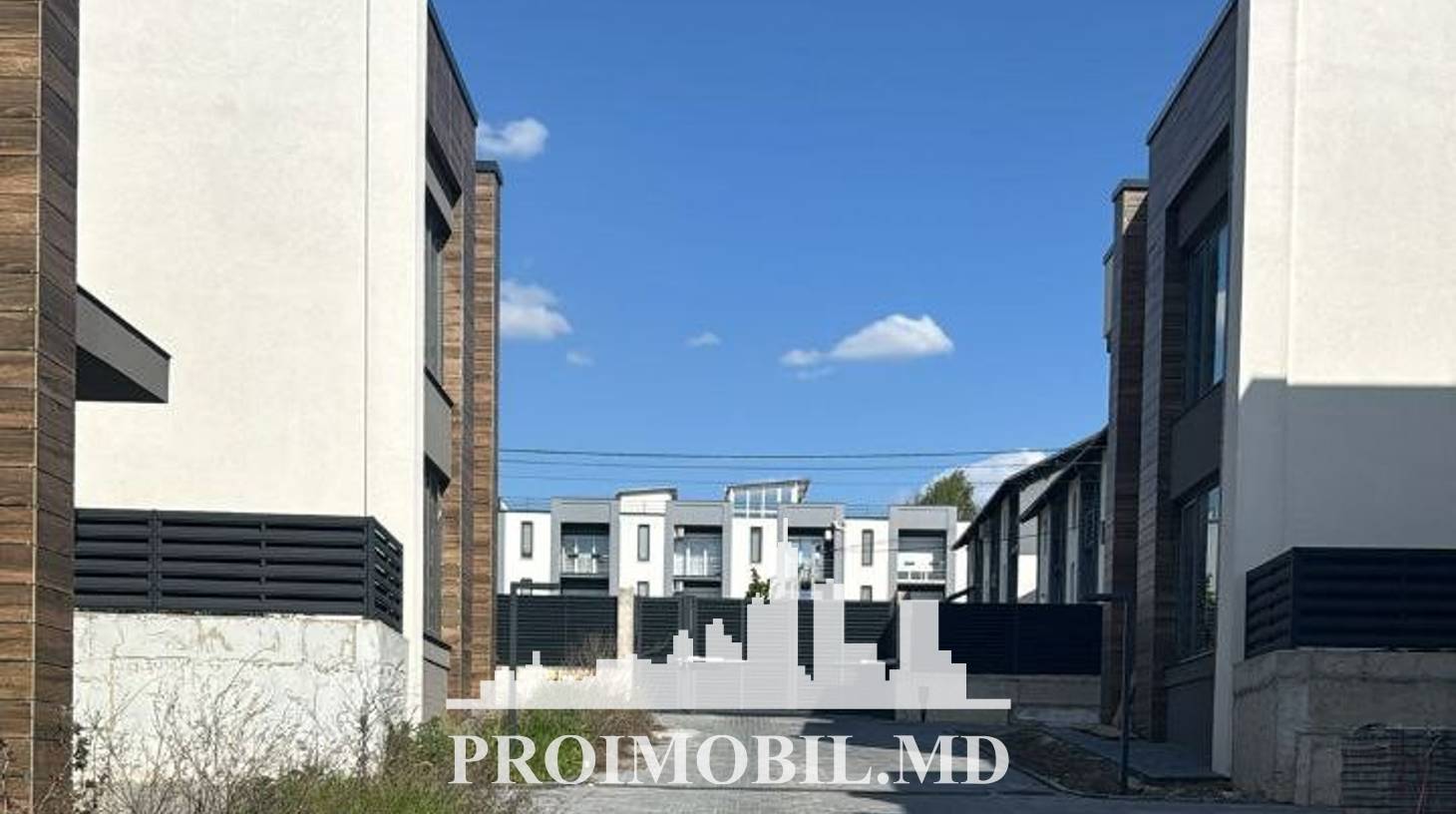 https://images.proimobil.md/E5PxnmD7qksPnOH6M8nb86Bq7Z4Xa5fzdu8duaoccXo/watermark:0.75:so:0:30:0.39/resize:fill:1460:816:1/gravity:ce/bG9jYWw6Ly8vZXN0YXRlL2xyLzliNmYwNDNhLTk2YzQtNGUzOC05YWU5LTZmODBlZjA2NDZjMS5qcGVn