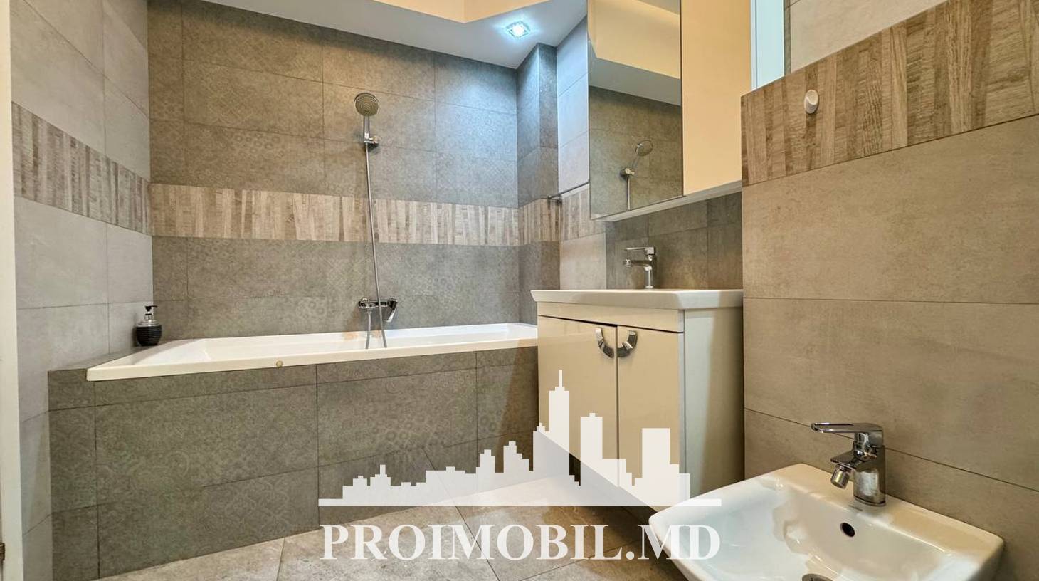 https://images.proimobil.md/E6JT46t6RYaZTdnCKaoivhdnN36lVU0D3R0y5LdcMVY/watermark:0.75:so:0:30:0.39/resize:fill:1460:816:1/gravity:ce/bG9jYWw6Ly8vZXN0YXRlL2xyL2U5NWY1ZTEyLWU4Y2QtNDNmMi1hNDM2LWU3YWZhNWVmMjJjZi5qcGVn