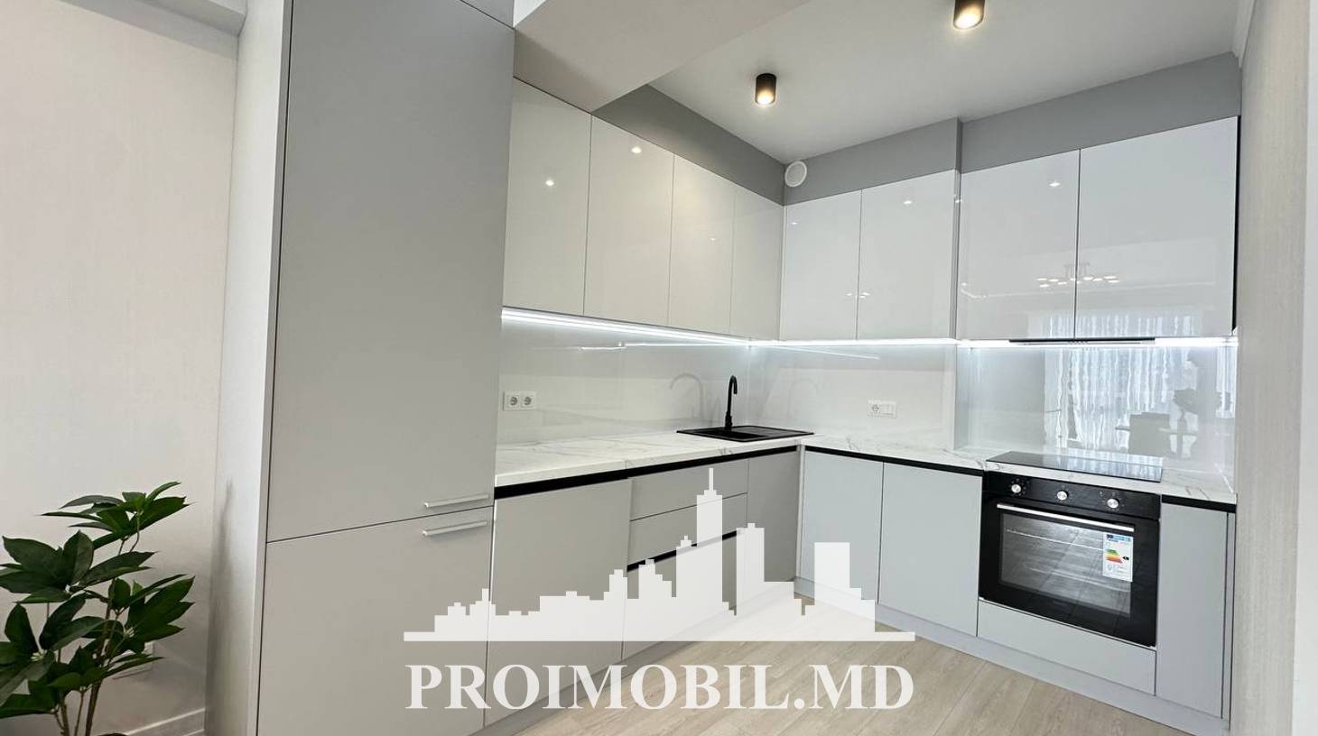 https://images.proimobil.md/E7ANYxubpUbLNyPVSqmVYFRq3ToFQbQYjfjy35Zem64/watermark:0.75:so:0:30:0.39/resize:fill:1460:816:1/gravity:ce/bG9jYWw6Ly8vZXN0YXRlL2xyLzVhODFlMjQyLTEyYTEtNGExNC05NDk3LWE0NDI4MDQzZTNmMi5qcGVn