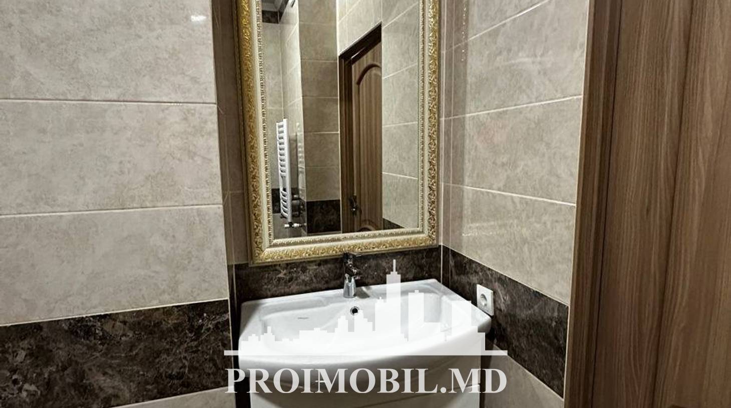 https://images.proimobil.md/ECJ7NGStfC98mGeiSFnU6UWfOyncjLzHDsL74Kwur1k/watermark:0.75:so:0:30:0.39/resize:fill:1460:816:1/gravity:ce/bG9jYWw6Ly8vZXN0YXRlL2xyLzA3MmIxN2MyLTk1Y2MtNDUwNC1iZGM2LTQ3ZDJmNWI0OTE1Mi5qcGVn