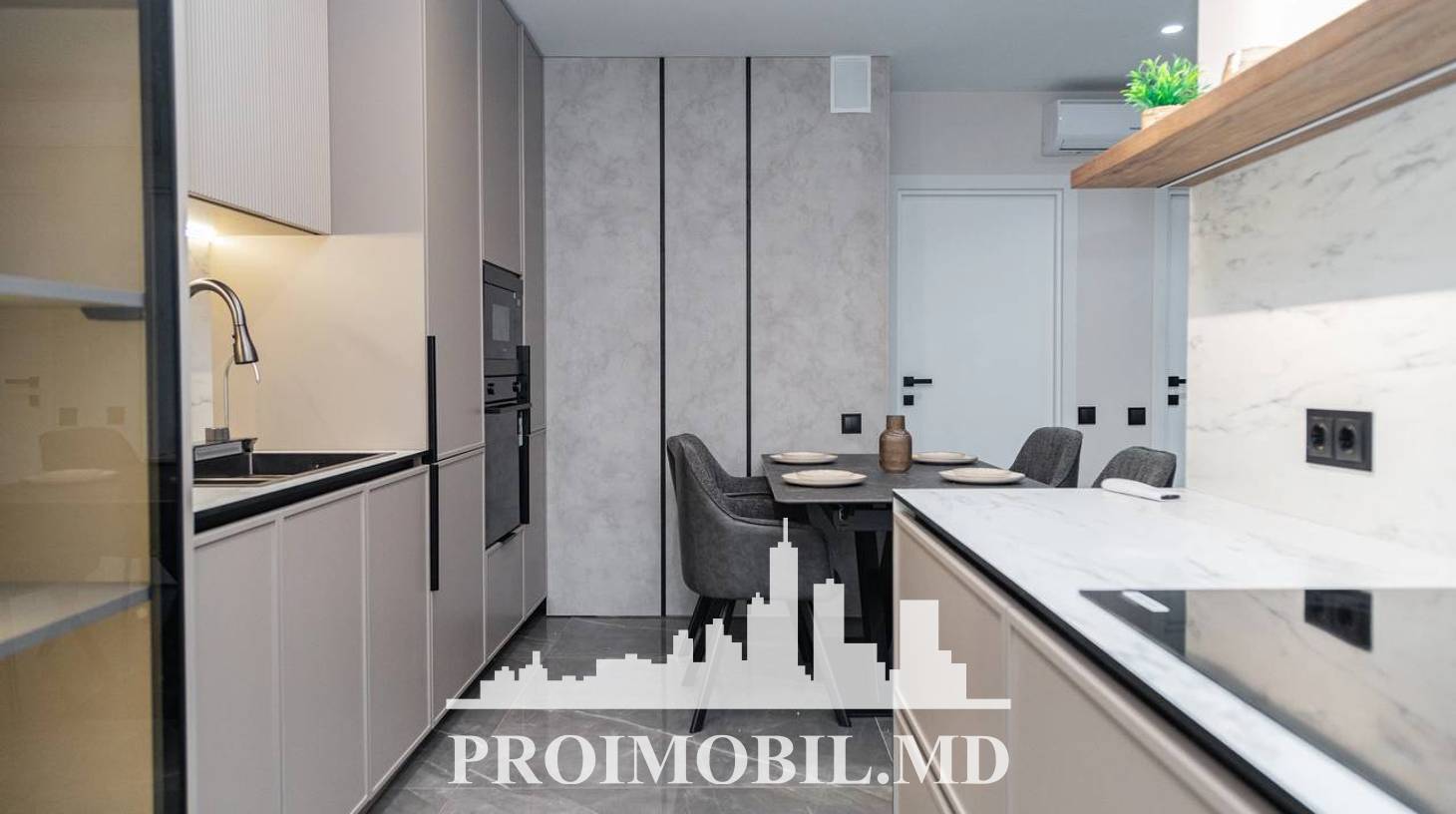 https://images.proimobil.md/EDc4GHxYygl30v5YQW1l72zChgCaY6ItC2MrMzNPhe0/watermark:0.75:so:0:30:0.39/resize:fill:1460:816:1/gravity:ce/bG9jYWw6Ly8vZXN0YXRlL2xyLzA4ZDE0MjU4LTc4NjUtNGRiYy05MmU3LTg1YjZiMjM1ODEzNy5qcGVn