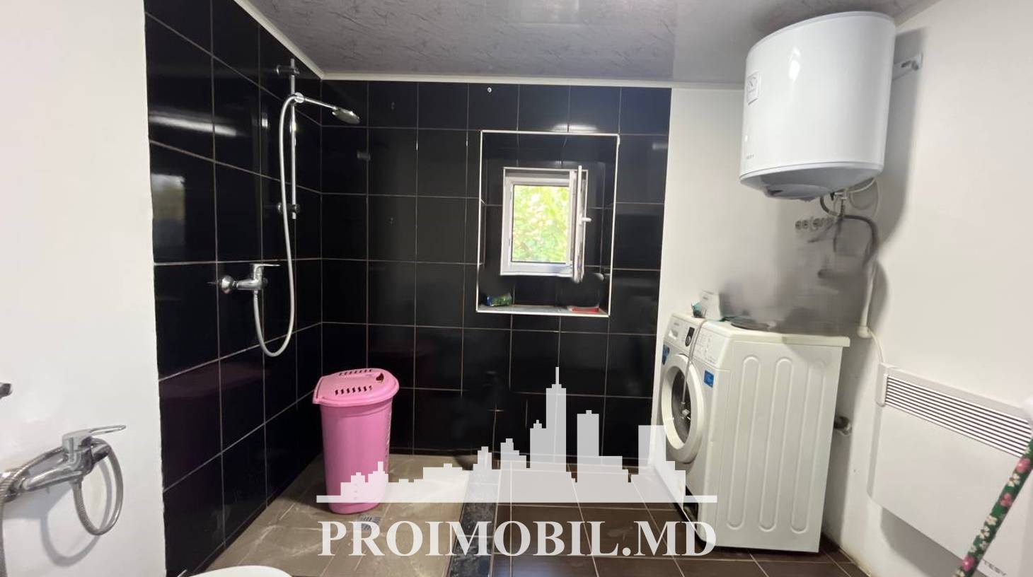 https://images.proimobil.md/EFZoNaFR9HH6LbS7RH3ewx_71P8sELGecLd9RptAQQ8/watermark:0.75:so:0:30:0.39/resize:fill:1460:816:1/gravity:ce/bG9jYWw6Ly8vZXN0YXRlL2xyL2I5ZjcwNWQ5LWVlZjctNDVmOC1hYmUwLTYwMjAwMzU1YjMxYS5qcGVn