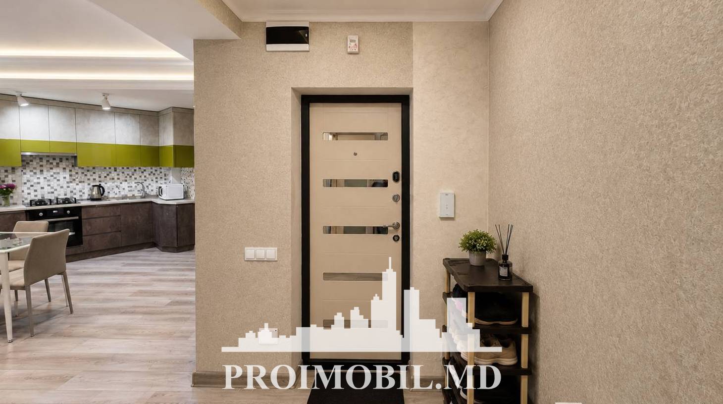 https://images.proimobil.md/EGyZQfsJ_FreKHcBTvA1EK-aR2YTb172AACPQQ7N7ds/watermark:0.75:so:0:30:0.39/resize:fill:1460:816:1/gravity:ce/bG9jYWw6Ly8vZXN0YXRlL2xyLzRmZjJlMTdlLWYwMWItNDVlOC05MWM5LTBhMDhiMmYxZmE5ZS5qcGVn