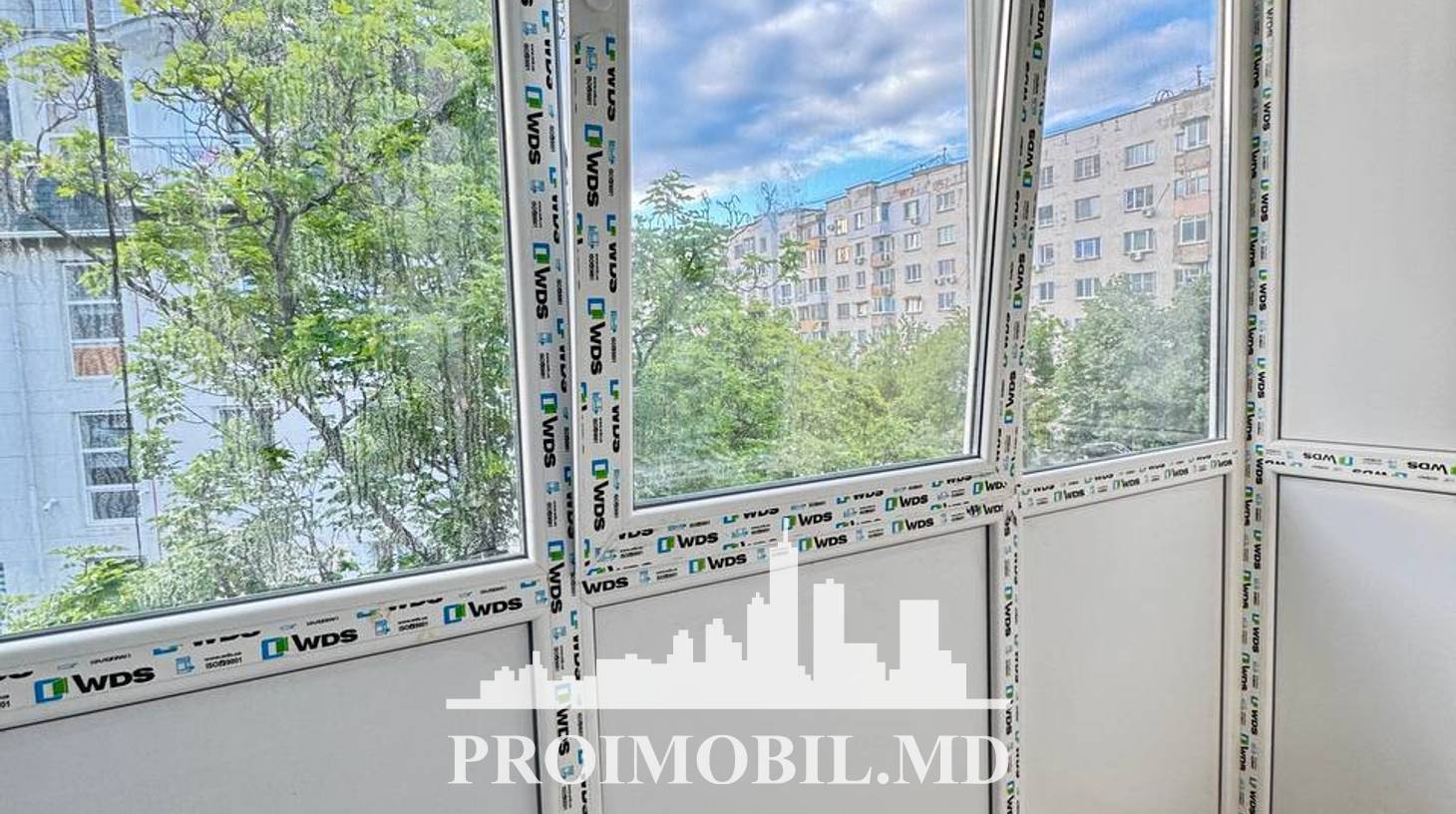 https://images.proimobil.md/EINUrBNXqcogroiAtHFc5tUuW_lNzWW2bQkV2pvQ5Fk/watermark:0.75:so:0:30:0.39/resize:fill:1460:816:1/gravity:ce/bG9jYWw6Ly8vZXN0YXRlL2xyL2MwMDNlOTY0LTFlYmMtNDBkMy04Y2RhLWFmZDRiMGY4YmQwYS5qcGVn