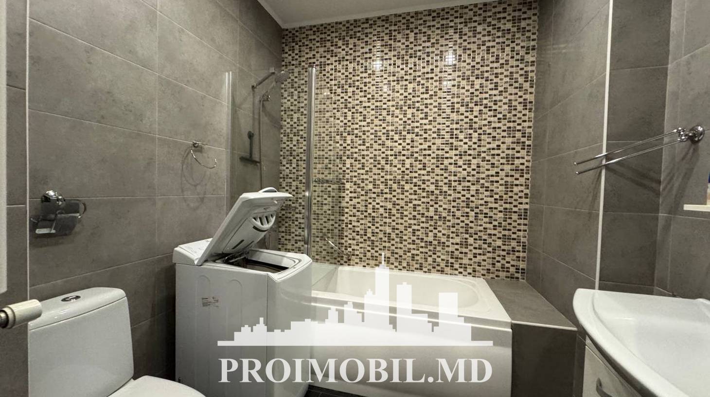 https://images.proimobil.md/EKsyTZWqVyfuh0tPjNFySygAug2Bc8XK5Cxb33E37dY/watermark:0.75:so:0:30:0.39/resize:fill:1460:816:1/gravity:ce/bG9jYWw6Ly8vZXN0YXRlL2xyL2ZkYWQ3M2JmLTE0YWEtNDlmMC1iZjI2LTBhY2UyMDZhM2YzZC5qcGVn
