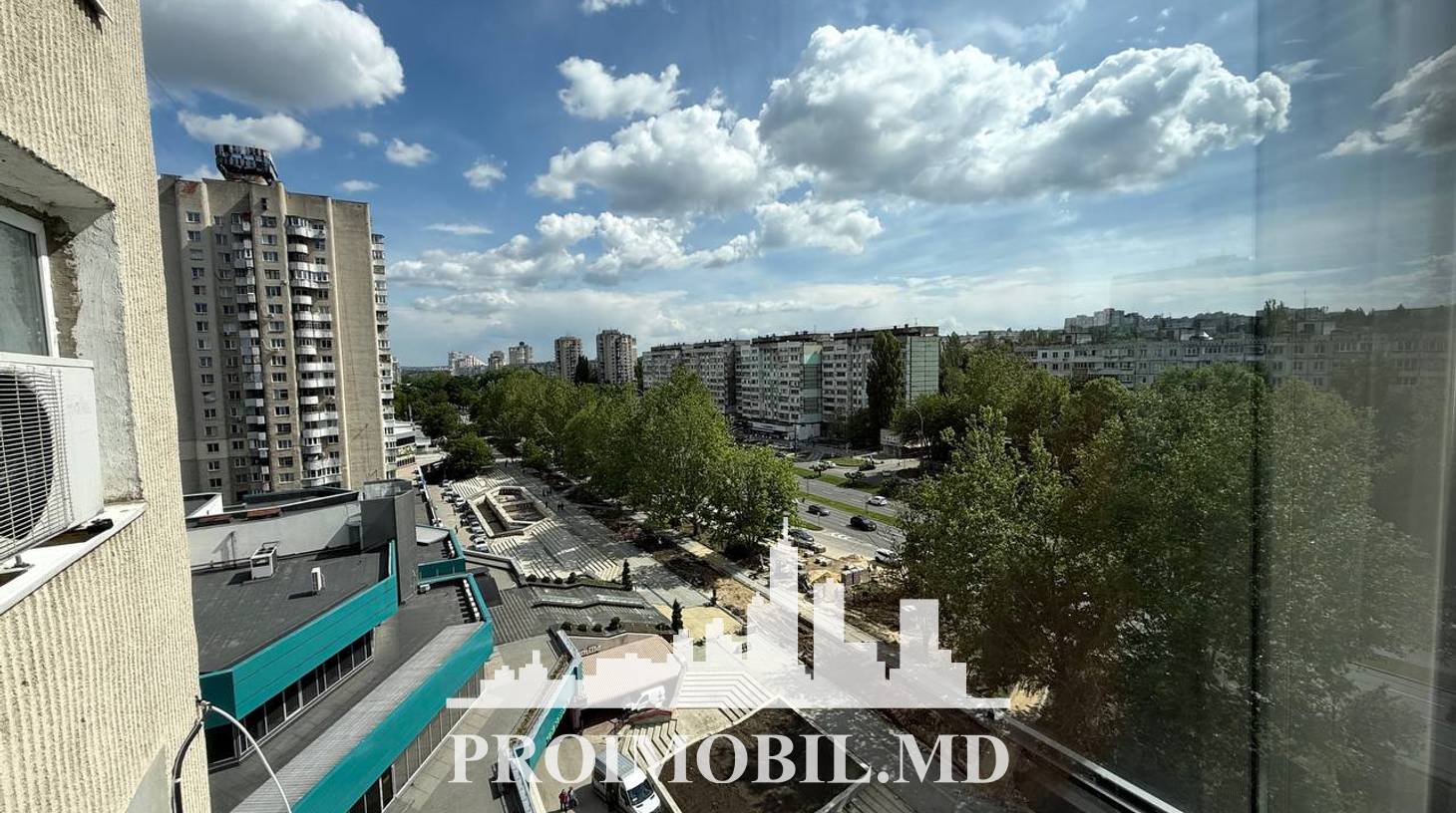 https://images.proimobil.md/ENNvOQVLv_RSrZpYhz07puT7K_MHV2XVlWQt8-8y7hc/watermark:0.75:so:0:30:0.39/resize:fill:1460:816:1/gravity:ce/bG9jYWw6Ly8vZXN0YXRlL2xyLzIwZWU5NjAxLTRiNWYtNGYyZi1iYTIyLTFmYmJhNzM2NTJmZS5qcGVn