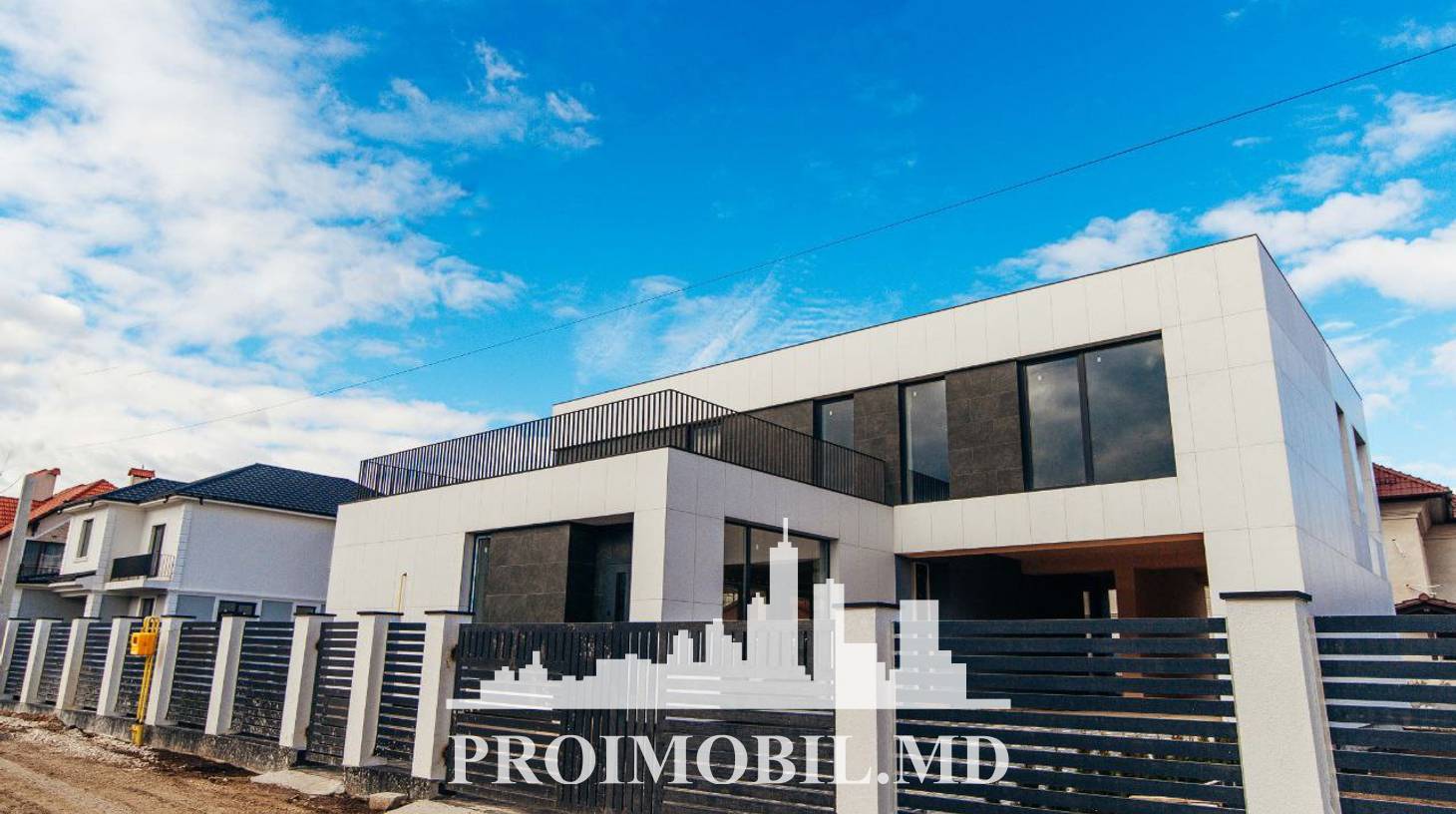 https://images.proimobil.md/EUSdQVCnqYOAyhtJyeF_M-tMul3Rsu2uq0v0giqxlQg/watermark:0.75:so:0:30:0.39/resize:fill:1460:816:1/gravity:ce/bG9jYWw6Ly8vZXN0YXRlL2xyL2I1YmJhYTgwLTY5ODEtNDk1Ny04NTE2LTBlZDI2MjA1ZmVkNS5qcGVn