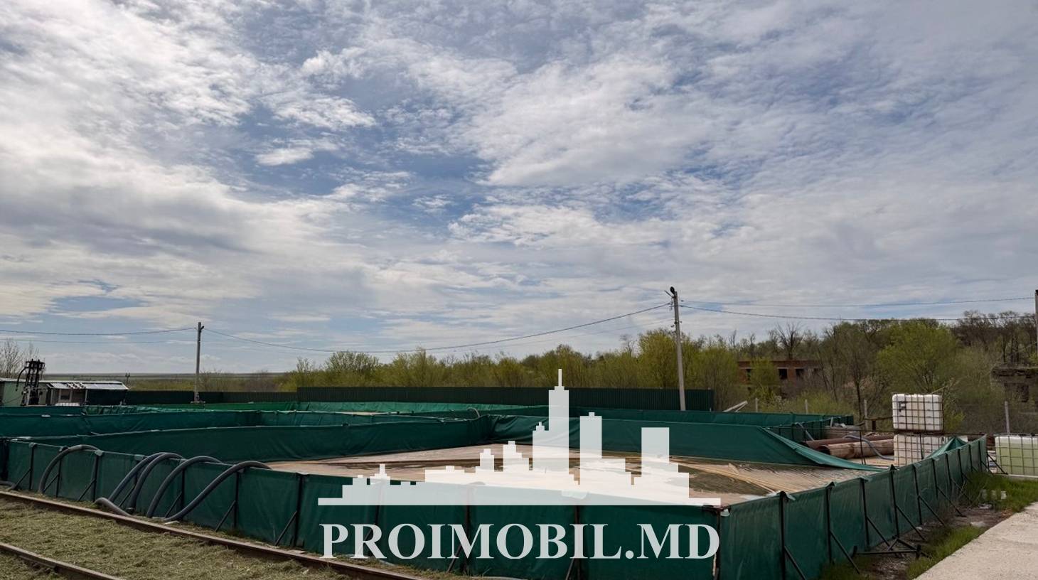 https://images.proimobil.md/E_VPjq2gQ31BWVpwSTo06jZ0VdL5MnuYw6FluPxKU54/watermark:0.75:so:0:30:0.39/resize:fill:1460:816:1/gravity:ce/bG9jYWw6Ly8vZXN0YXRlL2xyLzE3YjcxNTYyLTkyYTYtNDQ2ZC04ODFiLTY1NDY2ODQyMWU5Yi5qcGVn