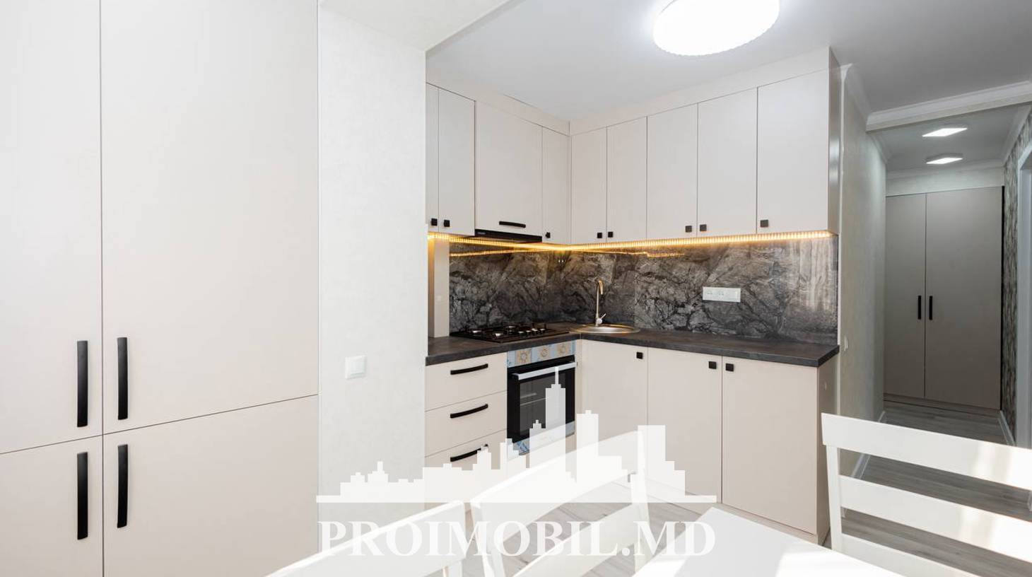https://images.proimobil.md/EfE53sFG0R6JkM-Ov1kLLCp8h-T0U5LVzRjp6njUvTU/watermark:0.75:so:0:30:0.39/resize:fill:1460:816:1/gravity:ce/bG9jYWw6Ly8vZXN0YXRlL2xyLzY4MjE2MTBmLTAxNmQtNDA0OS05MzgwLWNlMjMxYTcxMWYxYi5qcGVn