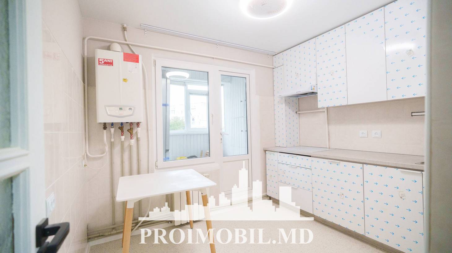 https://images.proimobil.md/Eiy38G4EH3Pr6OxfwVd8CqgolHjTvxSt20_vzplSD8M/watermark:0.75:so:0:30:0.39/resize:fill:1460:816:1/gravity:ce/bG9jYWw6Ly8vZXN0YXRlL2xyL2U1NDgyYTE1LTYzZWYtNDg0My1hNzEyLTU3ODQxZmQwNjM2Zi5qcGVn
