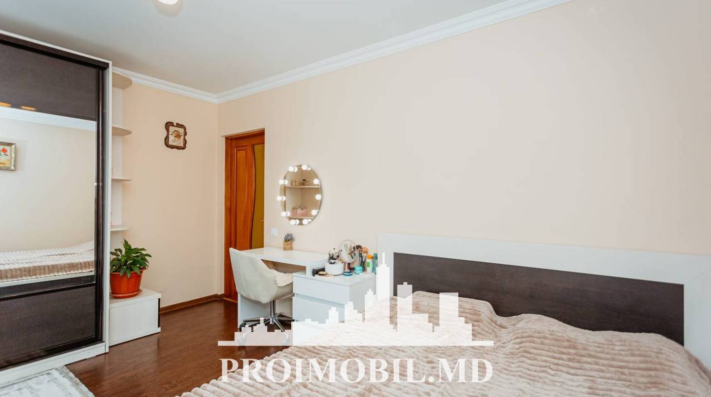 https://images.proimobil.md/EjglSUY40KK27jQZNgnObPCdTfAOkxk8SjD2Vm4XFmg/watermark:0.75:so:0:30:0.39/resize:fill:1460:816:1/gravity:ce/bG9jYWw6Ly8vZXN0YXRlL2xyLzg3OWRhNzJjLWI1YjYtNDU0ZS05NGYzLTRmZmM5NDBkNTM0NC5qcGVn