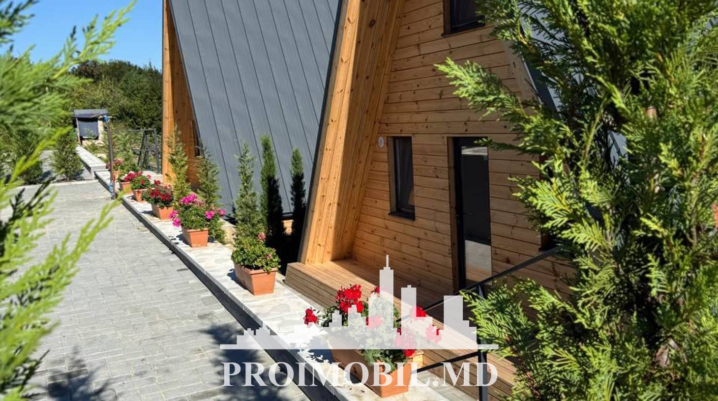 https://images.proimobil.md/Eks1wIThPxaXWHrjQvHYL3lhipE729k5Ciq1KLPW28A/watermark:0.75:so:0:30:0.39/resize:fill:1460:816:1/gravity:ce/bG9jYWw6Ly8vZXN0YXRlL2xyLzcwYWU3YzVlLTYyM2YtNDk4My05ZTM3LTgzMTQwN2IxMDZmMy5qcGVn