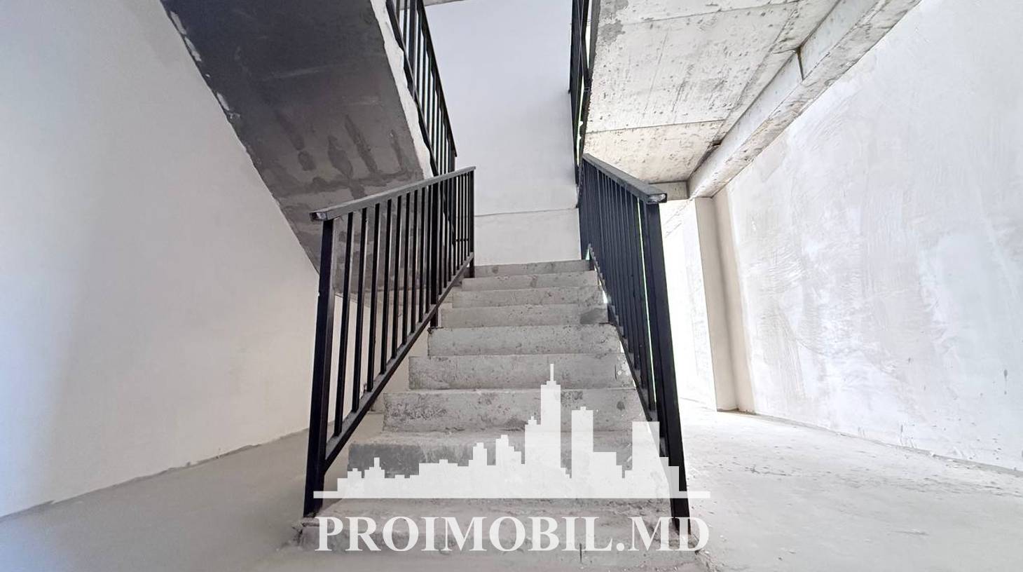 https://images.proimobil.md/ElYxmMtT1A0K6nvyCIp6HcFbGQJ2ZsUFUwumBmJehds/watermark:0.75:so:0:30:0.39/resize:fill:1460:816:1/gravity:ce/bG9jYWw6Ly8vZXN0YXRlL2xyL2VhYzczZWUxLWY1MTMtNGI5NS1iN2E1LWQ2MzFhOTI0MTg0Yi5qcGVn
