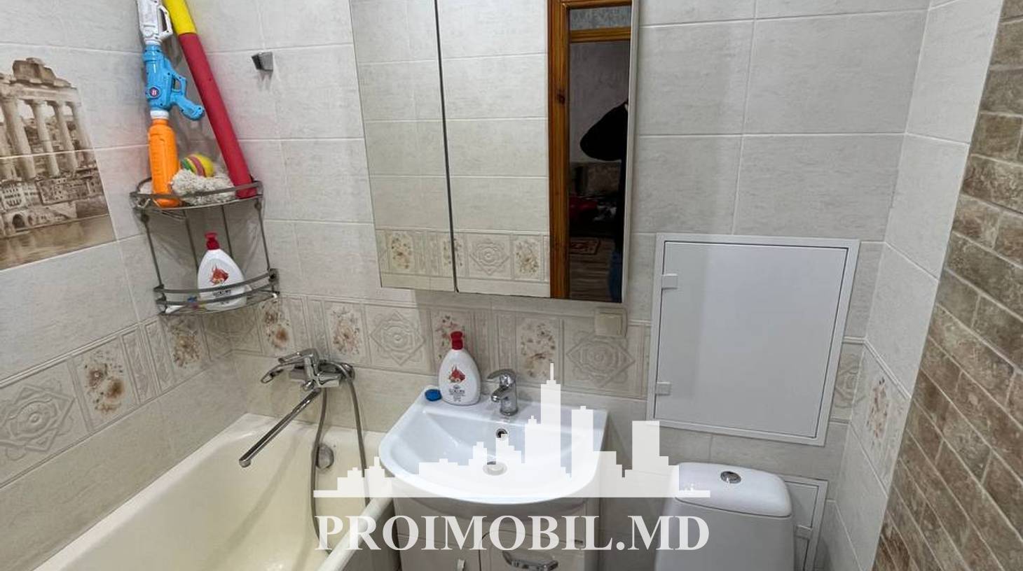 https://images.proimobil.md/EmAwddF-_sdD3BfWrIeT3M5v9bAKWILSI8_h1F8TgOg/watermark:0.75:so:0:30:0.39/resize:fill:1460:816:1/gravity:ce/bG9jYWw6Ly8vZXN0YXRlL2xyLzRmNzRjMTBiLTRiOTQtNDVjNy1hNWMyLTI2NGEzZDZiMGM2Mi5qcGVn