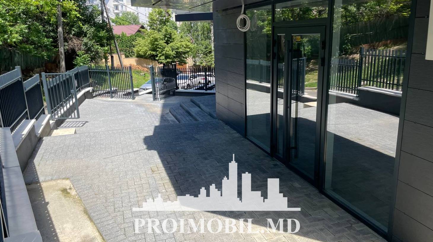 https://images.proimobil.md/EokIANVim2m3qH1SSjvSj4nt5kWIOJLZrjo373bVJpY/watermark:0.75:so:0:30:0.39/resize:fill:1460:816:1/gravity:ce/bG9jYWw6Ly8vZXN0YXRlL2xyL2Q0NjRlOGNlLTIwYTgtNDEyNi04MTZjLTY1MDFhOTRmOTQ1My5qcGVn