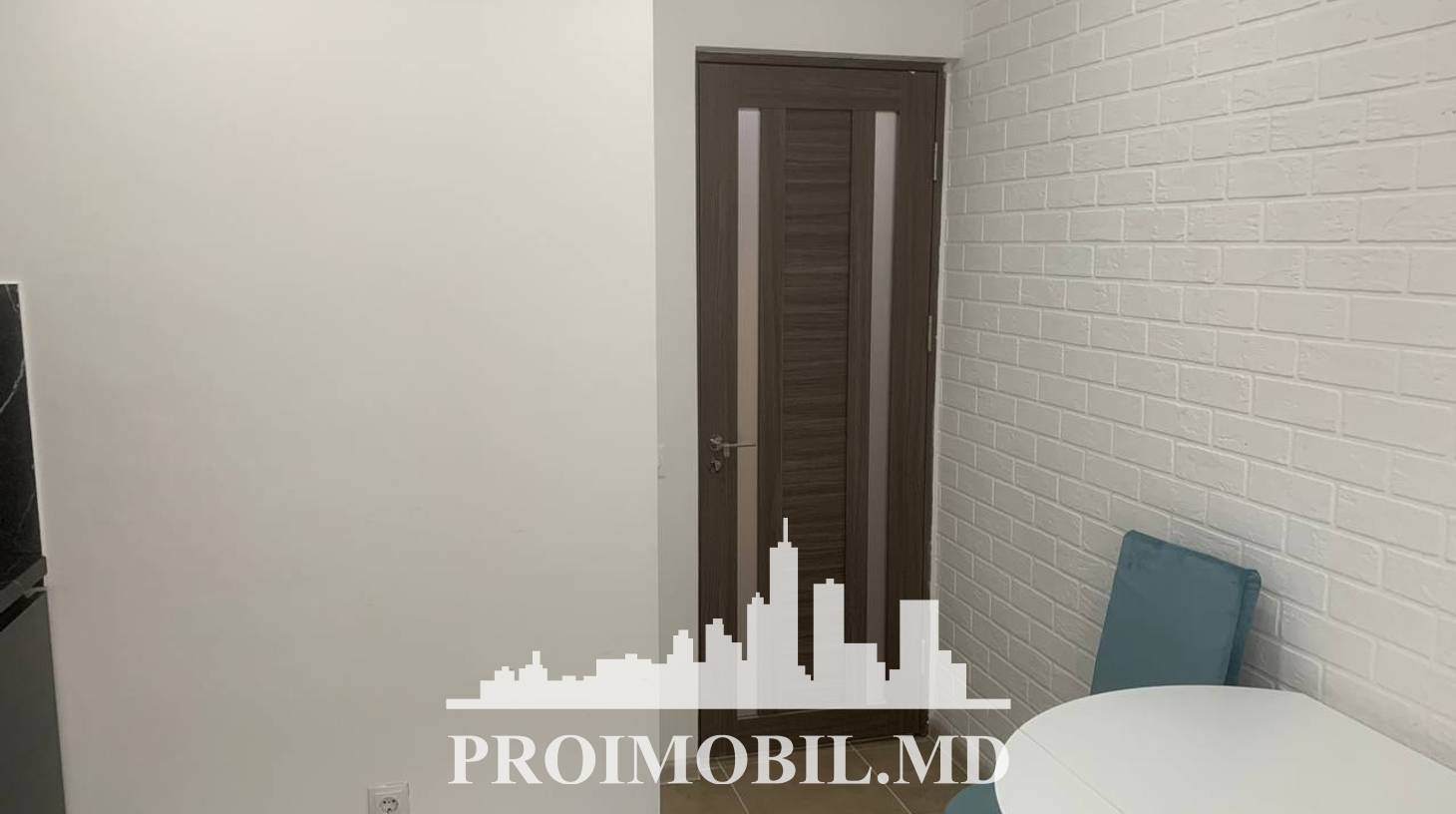 https://images.proimobil.md/ErEk1qvjYFAcQXxAAJY69lpbMJfHsAuT9WiofGbiolU/watermark:0.75:so:0:30:0.39/resize:fill:1460:816:1/gravity:ce/bG9jYWw6Ly8vZXN0YXRlL2xyL2U1NDU0MjAzLWVkMjMtNDA0ZC05MWVkLWM3ZWZlZTE5YzA1ZC5qcGVn