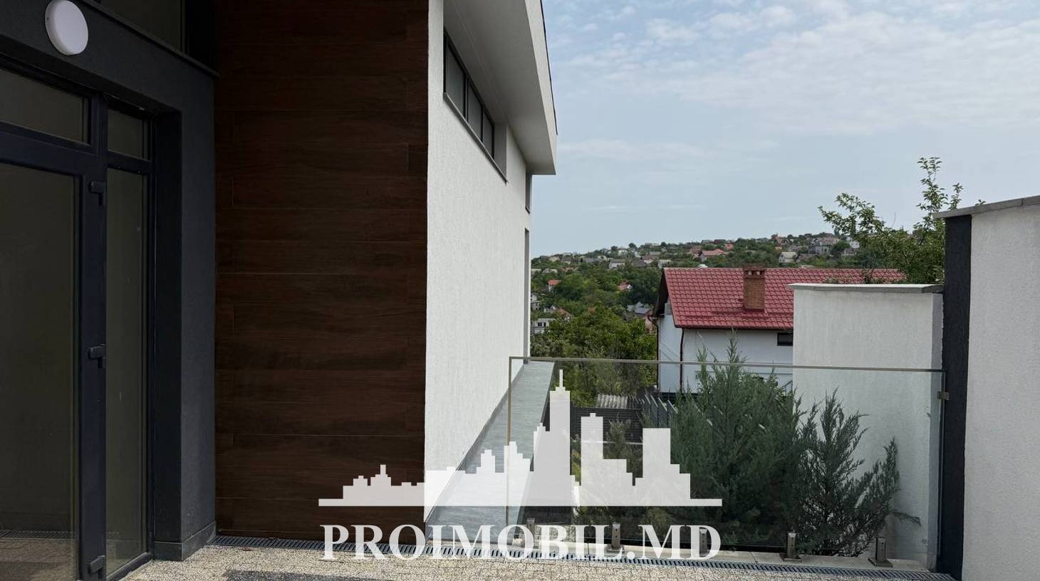 https://images.proimobil.md/Esos0sJZ3uZ9nIFHsddziTVGmNJ2YQaTvGeei6Lnrgo/watermark:0.75:so:0:30:0.39/resize:fill:1460:816:1/gravity:ce/bG9jYWw6Ly8vZXN0YXRlL2xyL2E2ZmE2YTYxLWI1ZTgtNDQ3MS04NDkxLTQxNDJlOTQyN2FmMy5qcGVn