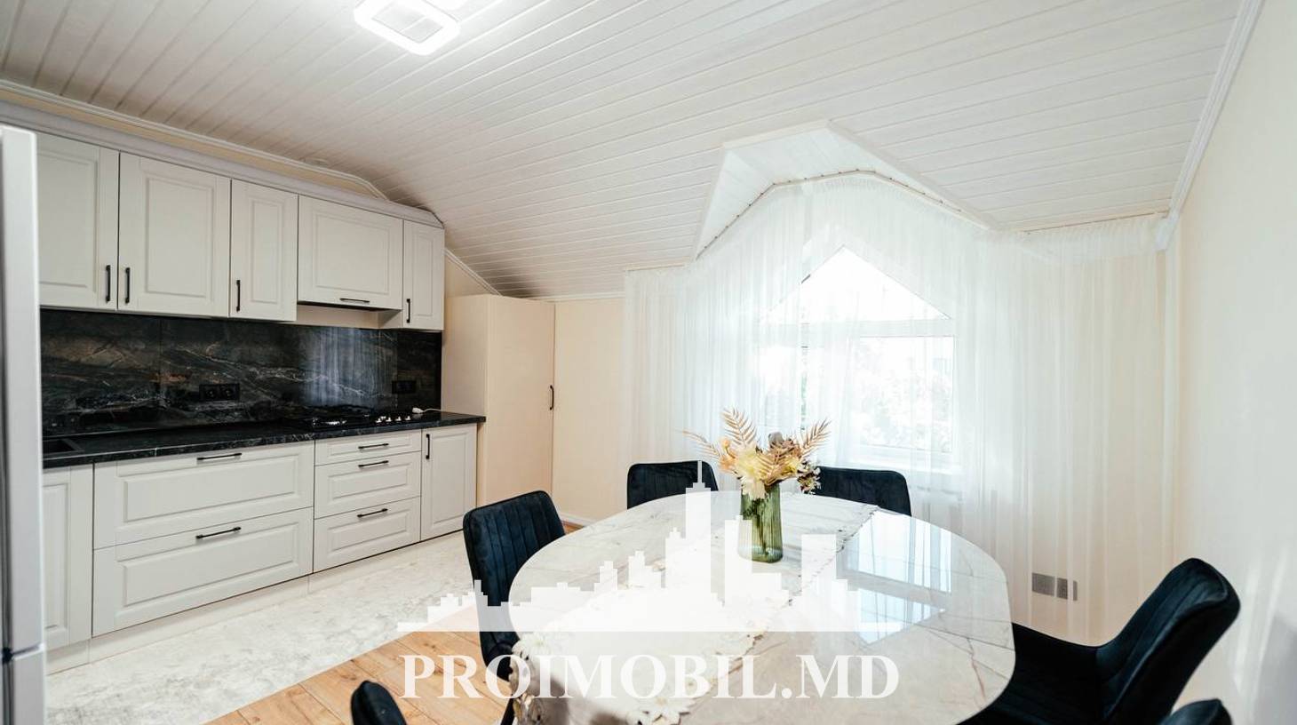 https://images.proimobil.md/ExIW6Qlz6TLtPjrs6Iqlt2BDCrPZzBIMu5BfnVBbaQU/watermark:0.75:so:0:30:0.39/resize:fill:1460:816:1/gravity:ce/bG9jYWw6Ly8vZXN0YXRlL2xyLzYwODk0OGRlLWRiZTAtNDk5Zi1hYmNmLTQ2YTRkMTYyYTMyMi5qcGVn
