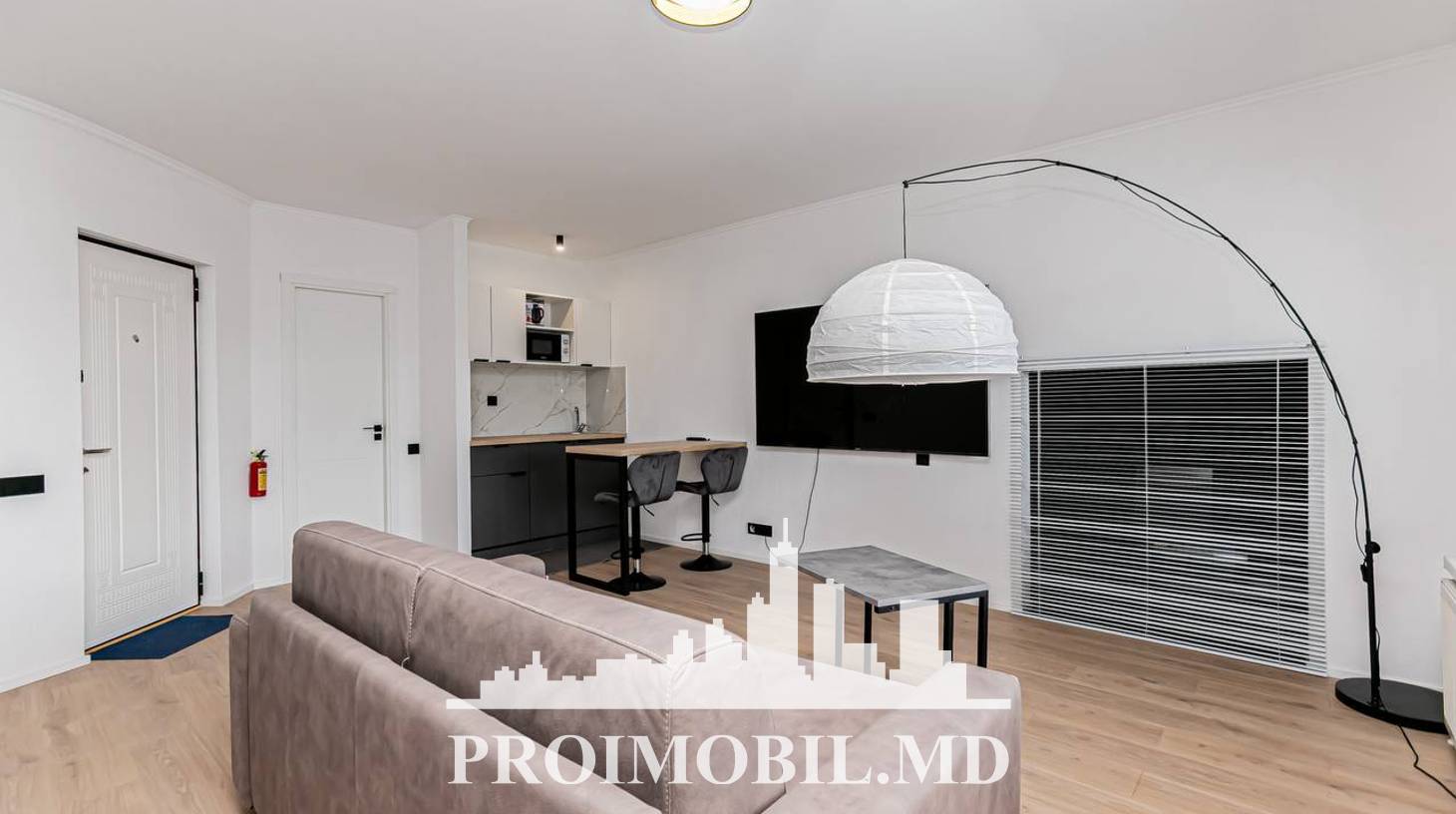 https://images.proimobil.md/F-Ybcwlkgac1aJo0Xo9XPdIXgzJdLH054ymhxhvZd7M/watermark:0.75:so:0:30:0.39/resize:fill:1460:816:1/gravity:ce/bG9jYWw6Ly8vZXN0YXRlL2xyL2Y2ZTM5ZTY3LTAzMDktNDVlOS1iMDk0LWVkOTM0ZGE3MjcyZi5qcGVn