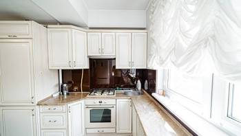 https://images.proimobil.md/F1DRjN3JjwB2xZNdN5sV19qBUDeT1FpGF1Yo6bIXNeg/resize:fill:350:198:1/gravity:ce/bG9jYWw6Ly8vZXN0YXRlL2xyL2I0NjNmOGI4LTIyOGYtNDJkNS05N2I5LWEzNWU4NThiNGE5ZC5qcGVn
