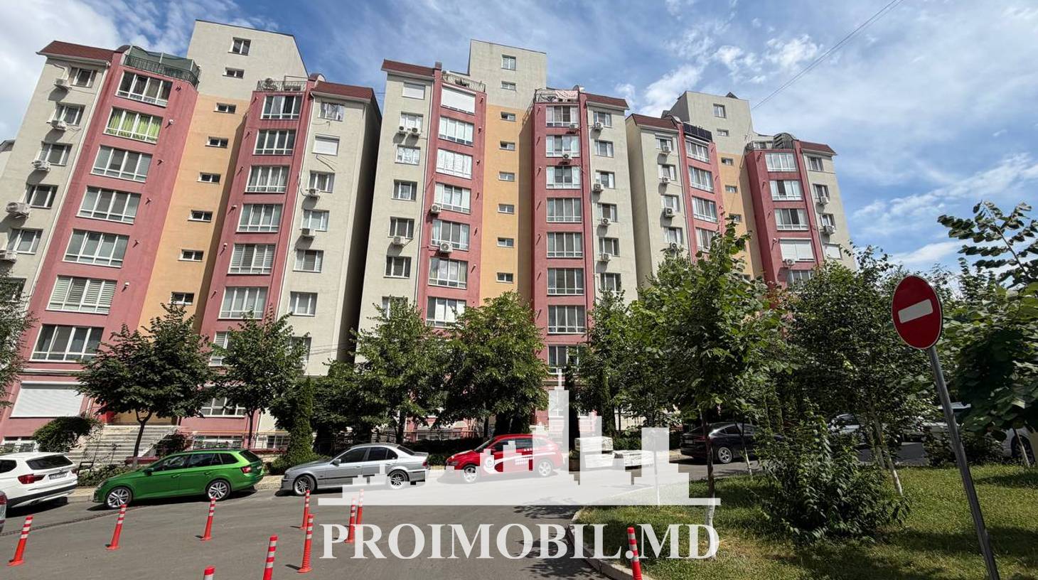 https://images.proimobil.md/F2sT96MbVSl2hf7cmbDVekp2Hpn6zOjHOU_rHep7CE8/watermark:0.75:so:0:30:0.39/resize:fill:1460:816:1/gravity:ce/bG9jYWw6Ly8vZXN0YXRlL2xyL2QxMTFhYTYwLWM3MDMtNGE0NS04M2Q5LWY5MDUyYWFiZDE0OS5qcGVn