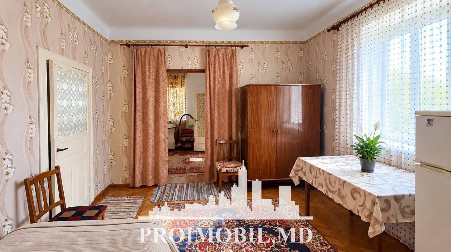 https://images.proimobil.md/F4-jv1eUhDahwxmMJmf5hPFLjfGpmfd2PfqsZyuFs4A/watermark:0.75:so:0:30:0.39/resize:fill:1460:816:1/gravity:ce/bG9jYWw6Ly8vZXN0YXRlL2xyLzAxOGU1YTM4LTlkNTAtNDk1ZS05NjU4LWNiMWRiMDUwYjFiYi5qcGVn