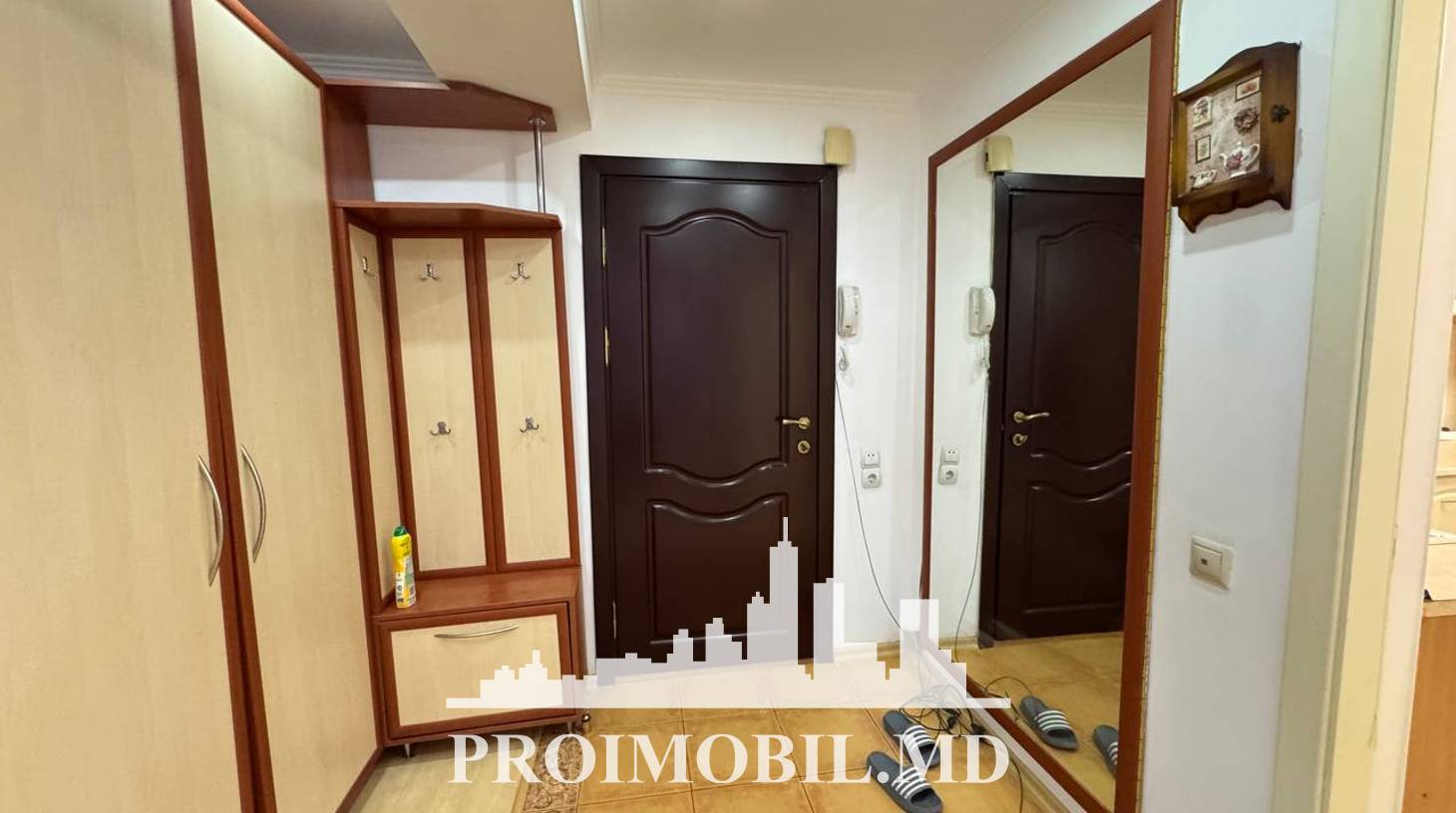 https://images.proimobil.md/F61XpU7R3em7e_yFVM1Sh0es0u2l3BBZcn4g3_JIxYw/watermark:0.75:so:0:30:0.39/resize:fill:1460:816:1/gravity:ce/bG9jYWw6Ly8vZXN0YXRlL2xyL2EyYTkyZTBiLTVhOTctNDc5NS1iMWI1LTkzMWRkZTUwOWM1Mi5qcGVn