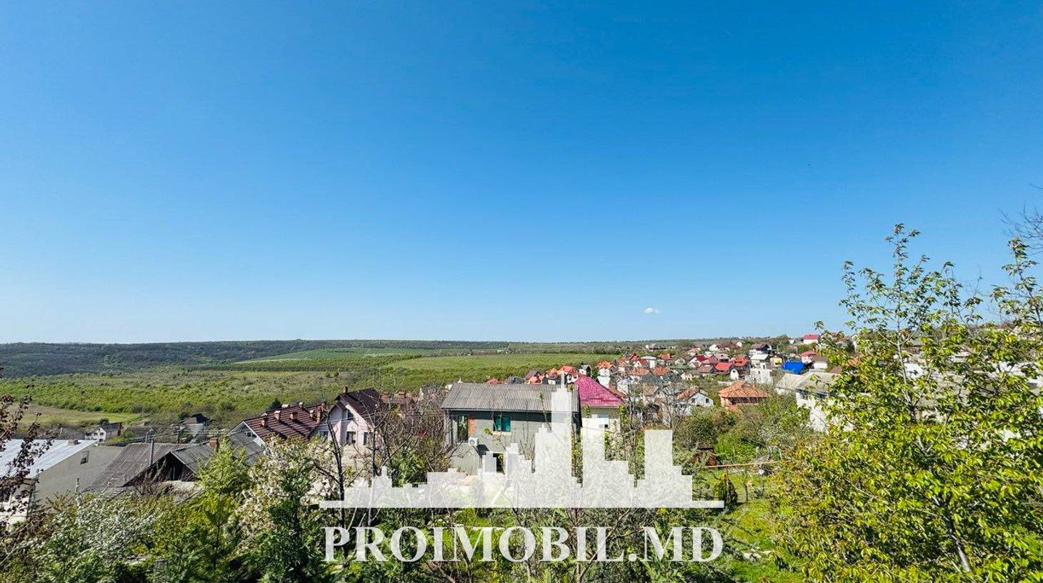 https://images.proimobil.md/F6vk2bVSZABS9chyUDep4ARTgu2ctTZ585jWGd5RPF8/watermark:0.75:so:0:30:0.39/resize:fill:1460:816:1/gravity:ce/bG9jYWw6Ly8vZXN0YXRlL2xyL2IwMDc0NGIxLTUzYzYtNDUyYi04YTViLTc3YThhNTRkODVjYi5qcGVn