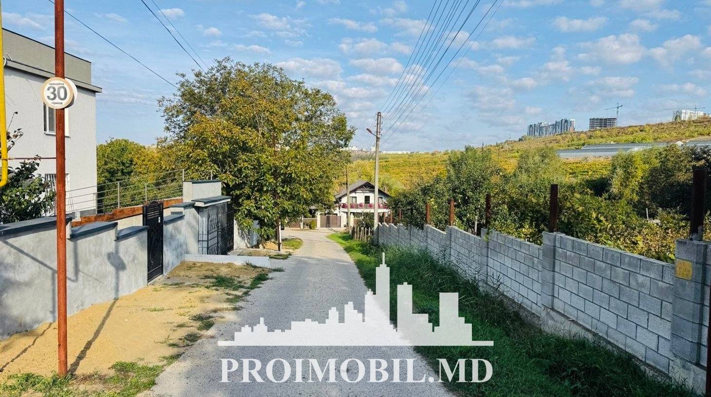 https://images.proimobil.md/F8hPo8pkurL2ai6rVFEGF6fYeDWoGY_yOf8XNYjPiys/watermark:0.75:so:0:30:0.39/resize:fill:1460:816:1/gravity:ce/bG9jYWw6Ly8vZXN0YXRlL2xyLzE4MjA4ZTA0LWRkNGYtNDRhMC1iNDkyLWUxY2NmMTI1ZjkxMS5qcGVn