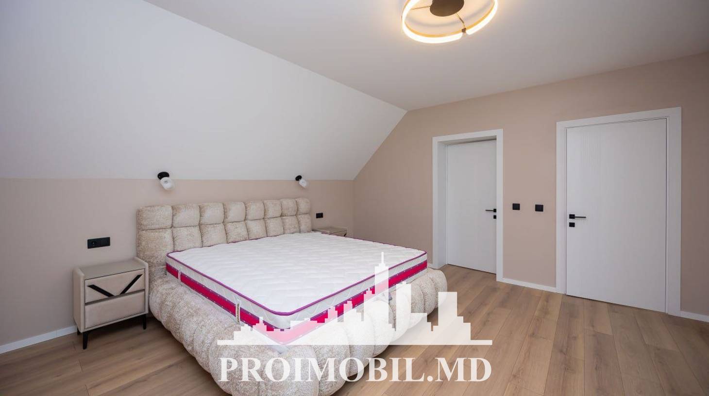 https://images.proimobil.md/F8y5J3yj-mMU_7Md6NWZlK7G51JcEq8h38zJImbmp2k/watermark:0.75:so:0:30:0.39/resize:fill:1460:816:1/gravity:ce/bG9jYWw6Ly8vZXN0YXRlL2xyLzU2MzRhZWQyLWE3MDAtNDc0Ny1iODRhLTI3NzcxMDhkNDg3Yy5qcGVn