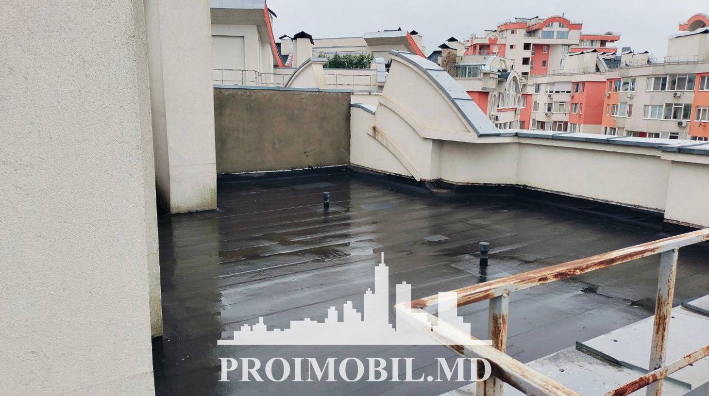 https://images.proimobil.md/FEiqsQ9asEdYK8QkPc0whcGcJmawmOGNi3d7hfJ49-A/watermark:0.75:so:0:30:0.39/resize:fill:1460:816:1/gravity:ce/bG9jYWw6Ly8vZXN0YXRlL2xyLzllZDNkYjUxLTkxNDgtNGMxMi1hZjVhLWU3Yjg2MDI3Y2VjNC5qcGVn