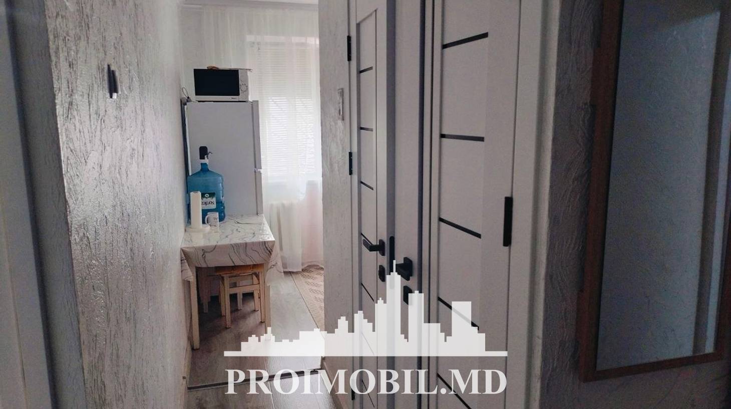 https://images.proimobil.md/FF8V6uf5n-tBORRqMgZlDb9aitiBhfaBXBB7Z0exEJU/watermark:0.75:so:0:30:0.39/resize:fill:1460:816:1/gravity:ce/bG9jYWw6Ly8vZXN0YXRlL2xyL2MzNDhjZGRlLWI1YTItNGRhNS1hMDQ1LTFlNGZiNTUyODk3Zi5qcGVn