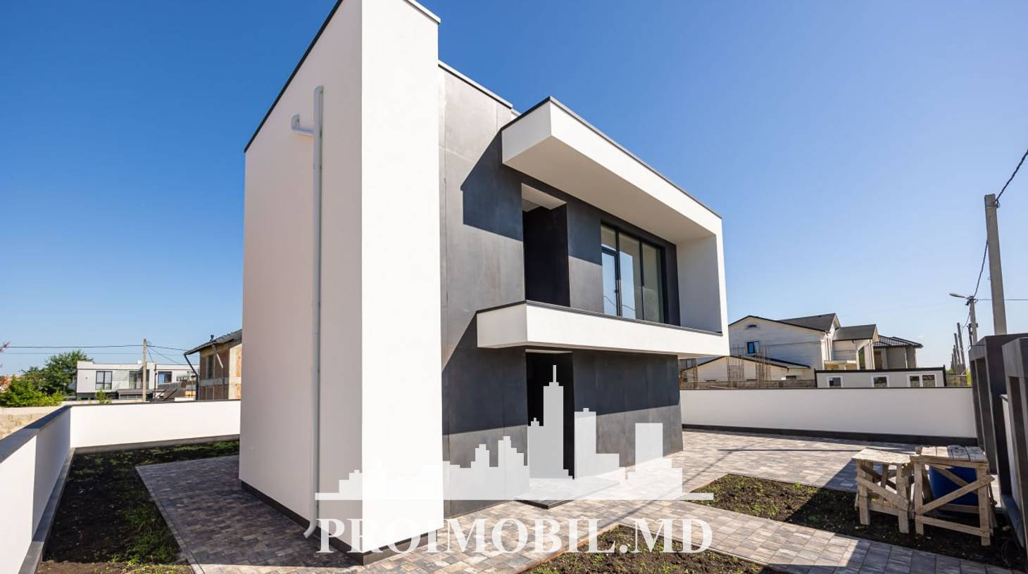 https://images.proimobil.md/FJUwOooSRGdj-RQEj3afDLO0EOWZg61skgN4sSOg3nQ/watermark:0.75:so:0:30:0.39/resize:fill:1460:816:1/gravity:ce/bG9jYWw6Ly8vZXN0YXRlL2xyL2ZmYzBlMWJiLTU2NTAtNDkzNC1hNjE5LTg3OTgyY2UyMGY3NS5qcGVn