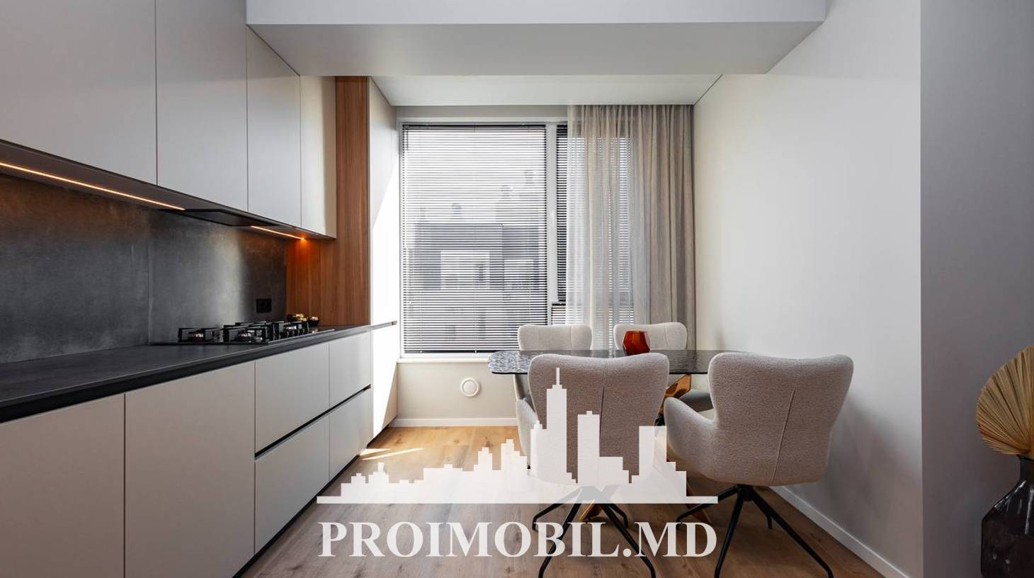 https://images.proimobil.md/FLsTU8VDW2VhpHCq15kFl6Leq6eZNQHgZAwW4ZsZ07A/watermark:0.75:so:0:30:0.39/resize:fill:1460:816:1/gravity:ce/bG9jYWw6Ly8vZXN0YXRlL2xyLzY5MjZlNzExLWU1MzctNGVhNi05ZDQ4LTg1ZDFiNGZiYWFiZi5qcGVn