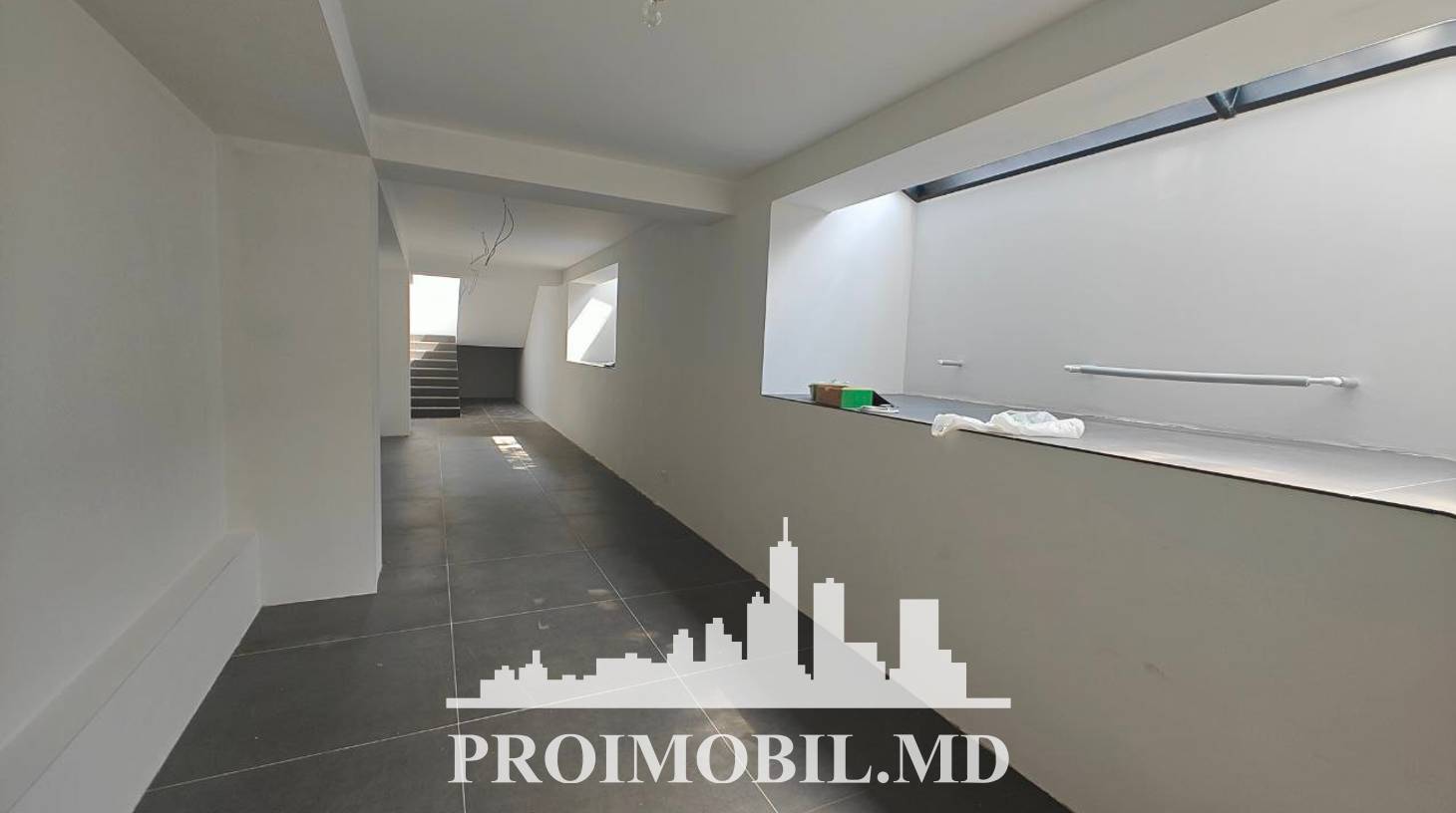 https://images.proimobil.md/FMaJOxk8ziFpVH0_LM8vlOjnH2_DD3QVG_ejGqO9BQw/watermark:0.75:so:0:30:0.39/resize:fill:1460:816:1/gravity:ce/bG9jYWw6Ly8vZXN0YXRlL2xyLzE5M2FjNThiLWNiZmEtNDI5ZC1hNmMxLWVmMGNhMzRkMWE1OS5qcGVn