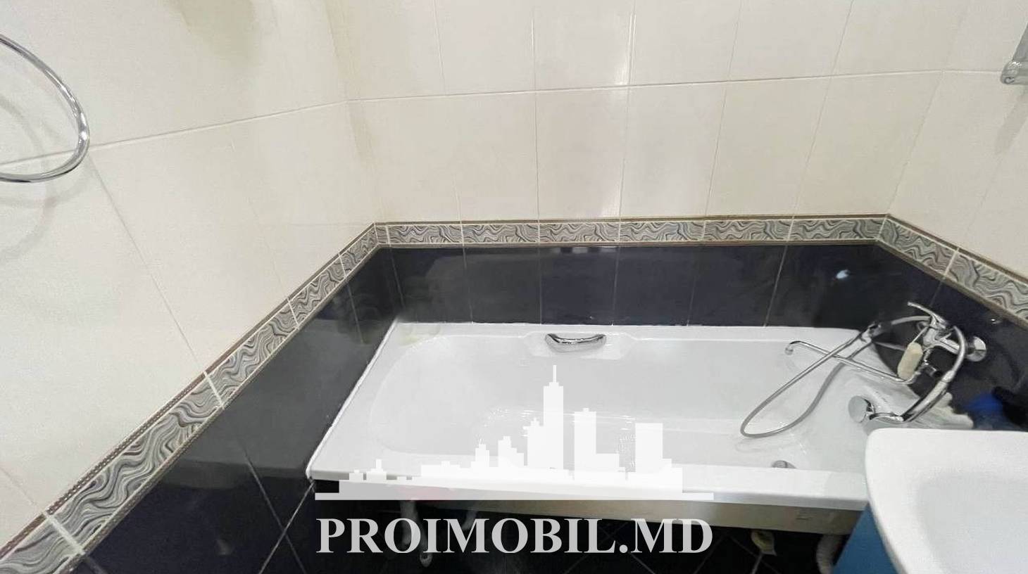 https://images.proimobil.md/FNQPjmve49DDV0C8xPNw18UaJeSpa2j5oYGsyH3mcXc/watermark:0.75:so:0:30:0.39/resize:fill:1460:816:1/gravity:ce/bG9jYWw6Ly8vZXN0YXRlL2xyL2IzNGJiNzNhLWYwNWMtNDI3Yi1hNGVkLTFkNTIxMTkzYTEyNi5qcGVn