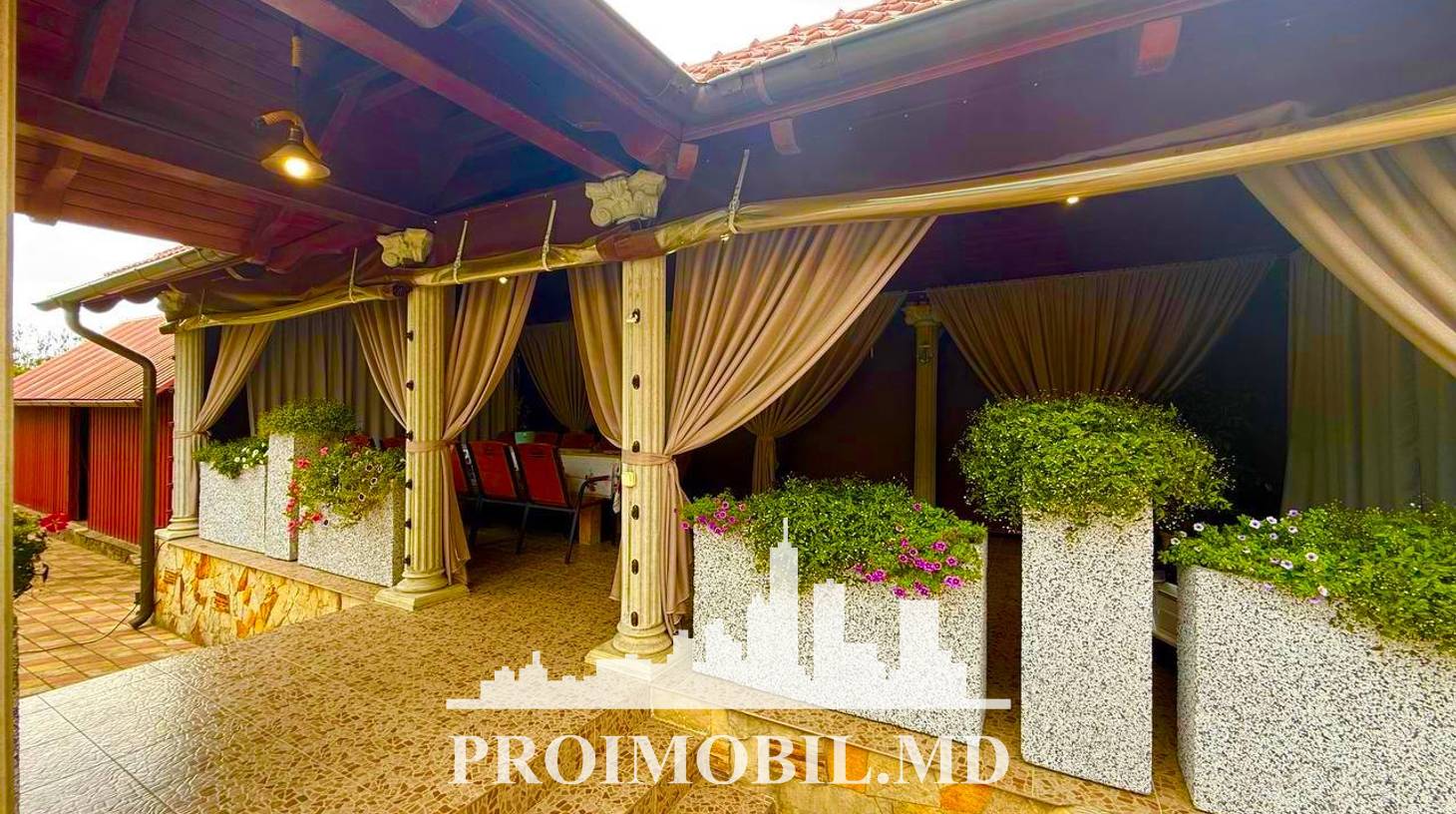 https://images.proimobil.md/FQOL7UKJhbSphRIXDWFp3cOYyrO0re10EUFsG4uijWI/watermark:0.75:so:0:30:0.39/resize:fill:1460:816:1/gravity:ce/bG9jYWw6Ly8vZXN0YXRlL2xyL2Y5NDFjMDk0LWY3MDEtNDJkNi1iZDZlLWJiNTM5ZGVjMTY0Zi5qcGVn