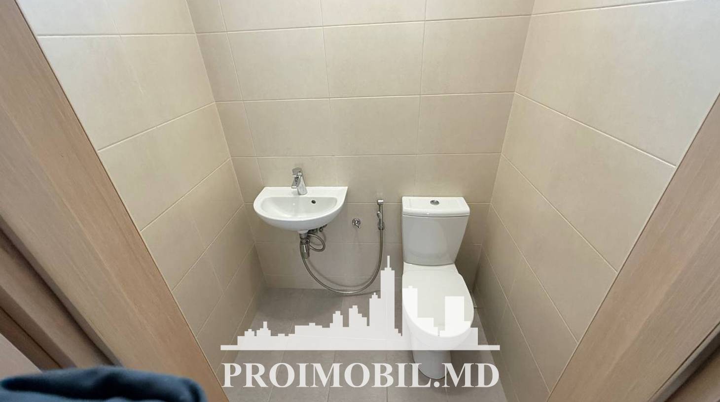 https://images.proimobil.md/FVKGNJOupEempBpb8wqEpTxusM-MoGa-qNH-GP14IJY/watermark:0.75:so:0:30:0.39/resize:fill:1460:816:1/gravity:ce/bG9jYWw6Ly8vZXN0YXRlL2xyLzEyMWRiZjE0LWIxN2EtNDIyNy1hYzE3LTEwYmQ2YTc1NzRjNi5qcGVn