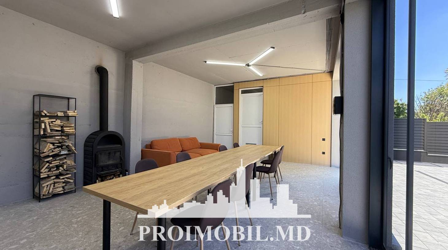 https://images.proimobil.md/FWeUg9OvHJ7kolr19WnUTHmzueOn9LlwQzyzFI9Gf3o/watermark:0.75:so:0:30:0.39/resize:fill:1460:816:1/gravity:ce/bG9jYWw6Ly8vZXN0YXRlL2xyLzA4OGNhMDk3LWU4MTktNDAwMS04YWVhLTQ3YmI2NzAzM2VlZC5qcGVn